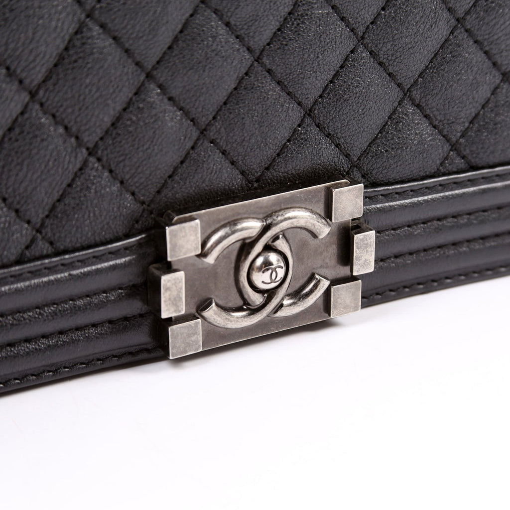 Boy Flap Large Caviar 18M Black