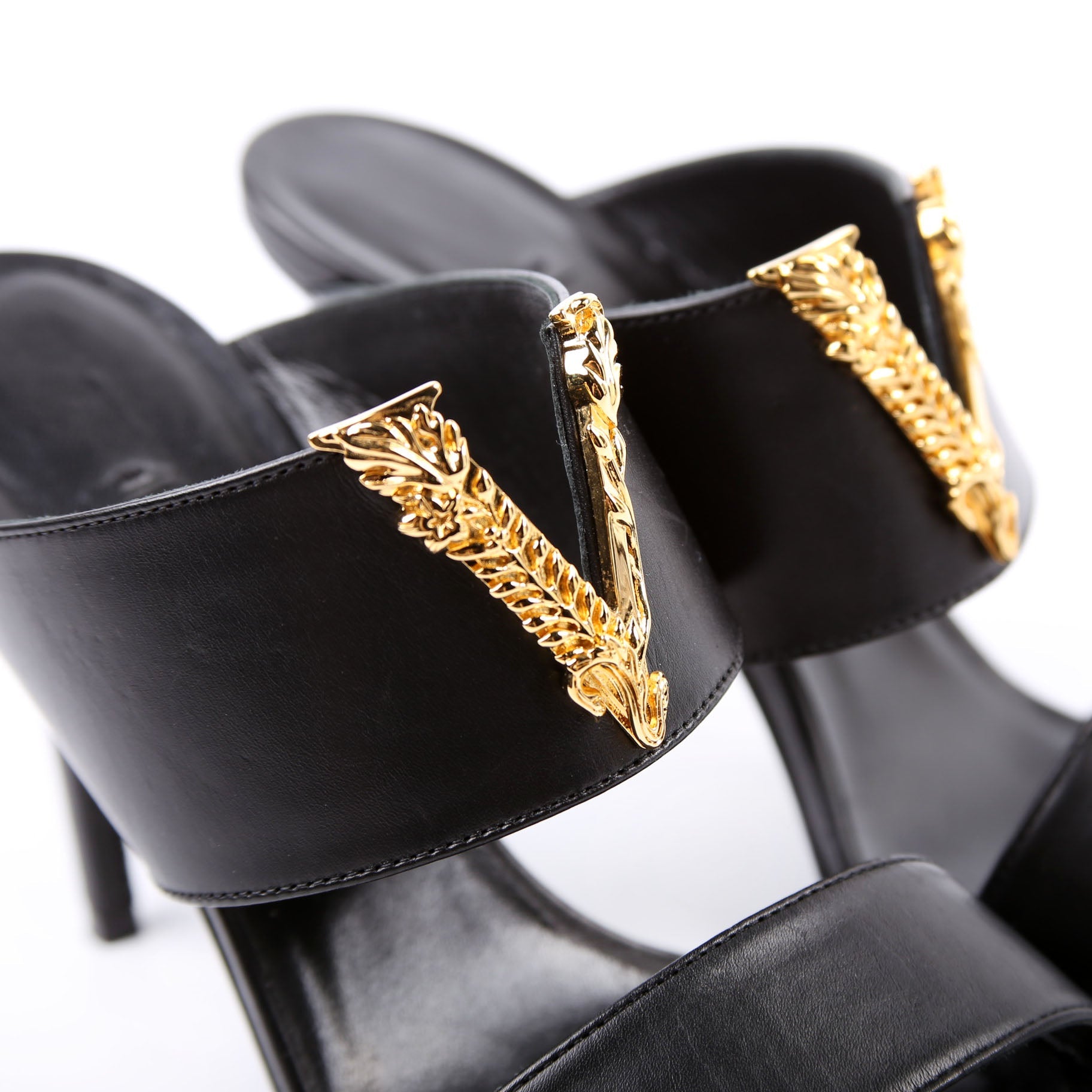 Virtus V Logo Mule Heels Size 36.5