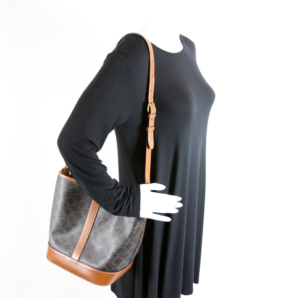 Triomphe Medium Bucket Bag