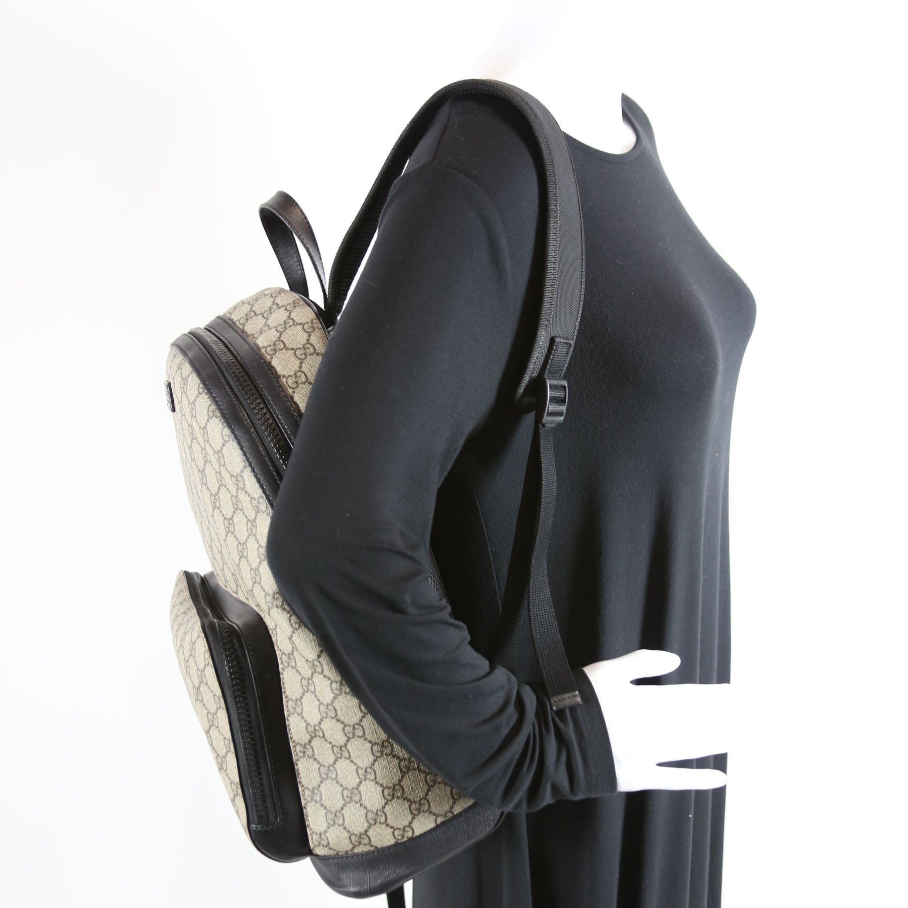 406370 GG Supreme Medium Backpack