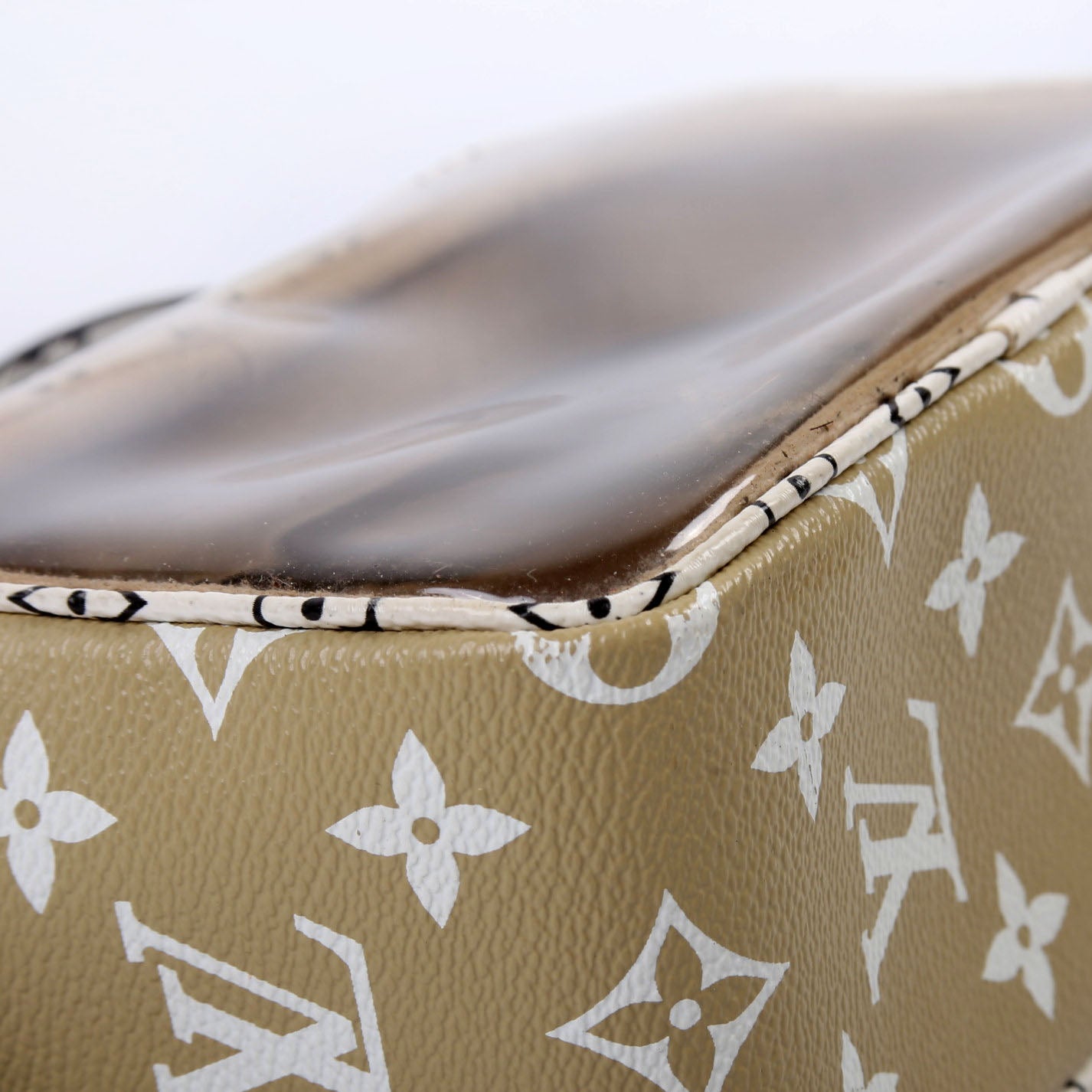 Beach Pouch Giant Monogram Kaki