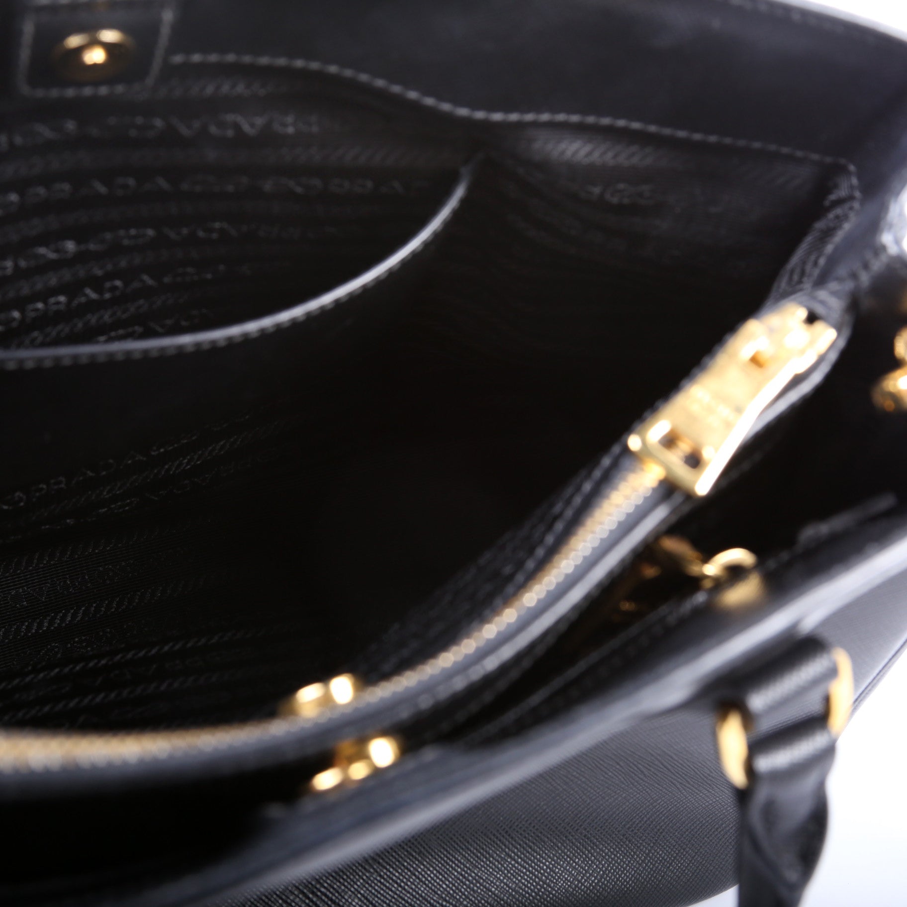 Saffiano Lux Tote Medium Black