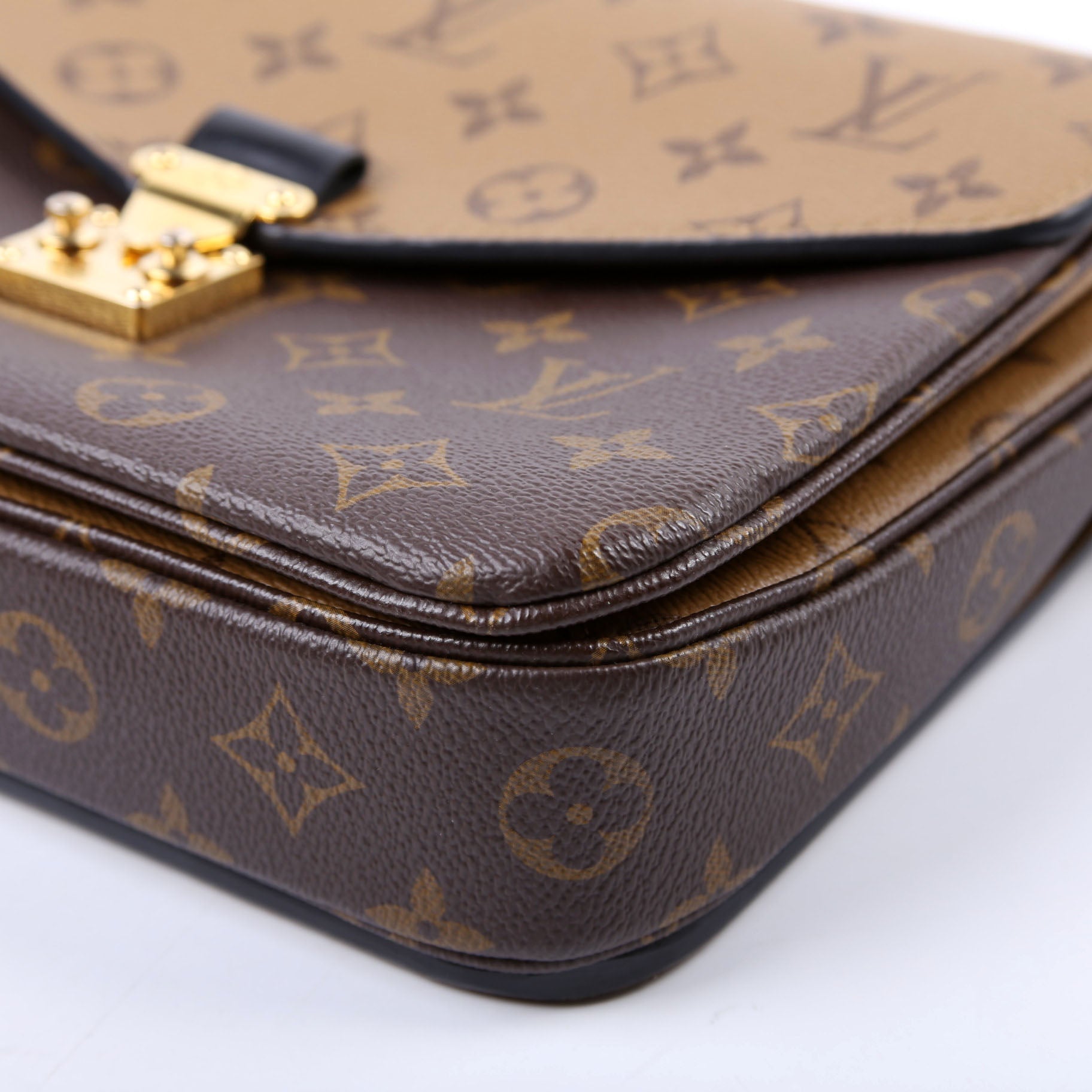 Pochette Metis Reverse Monogram