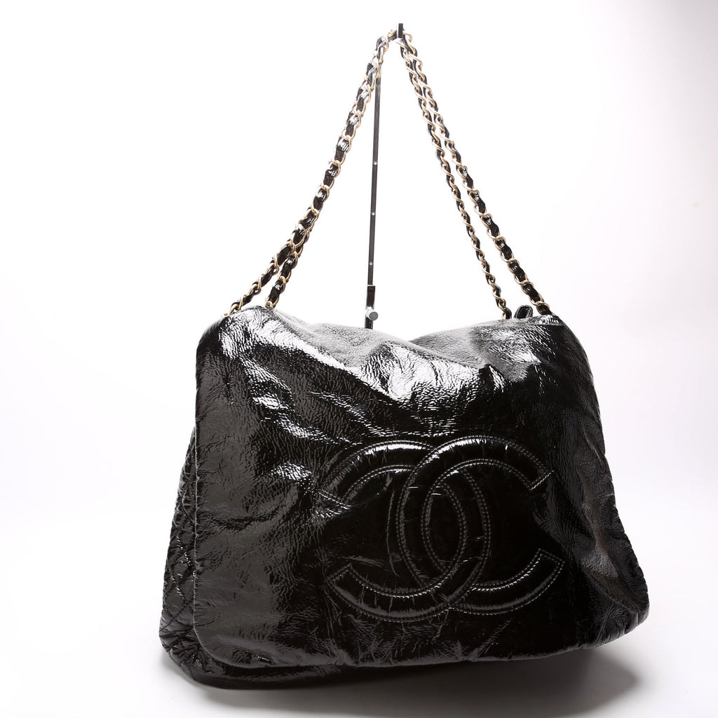 Rock & Chain Flap Accordion Bag Crinkled Patent 11M Black