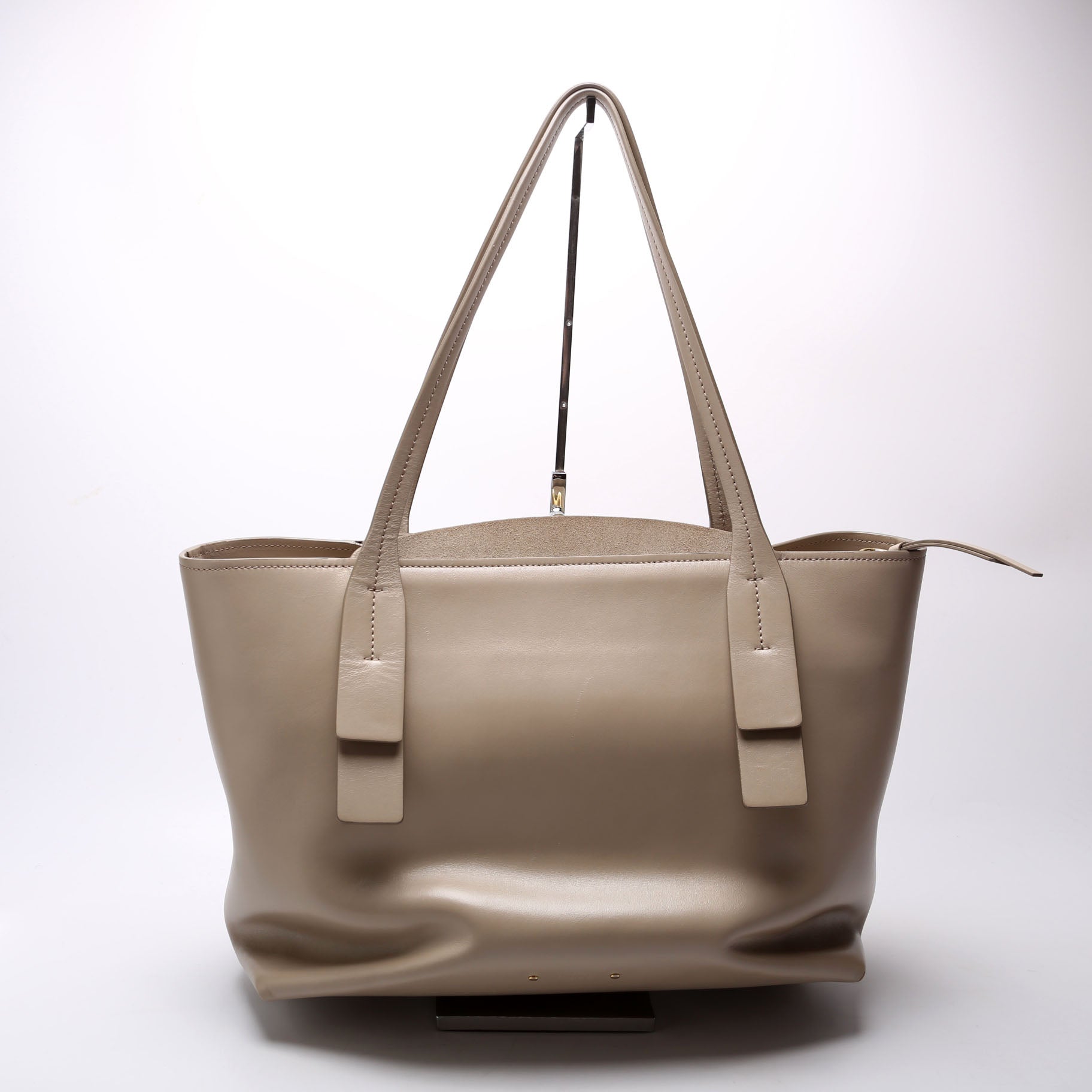 C Zipped Shopping Medium Leather Tote