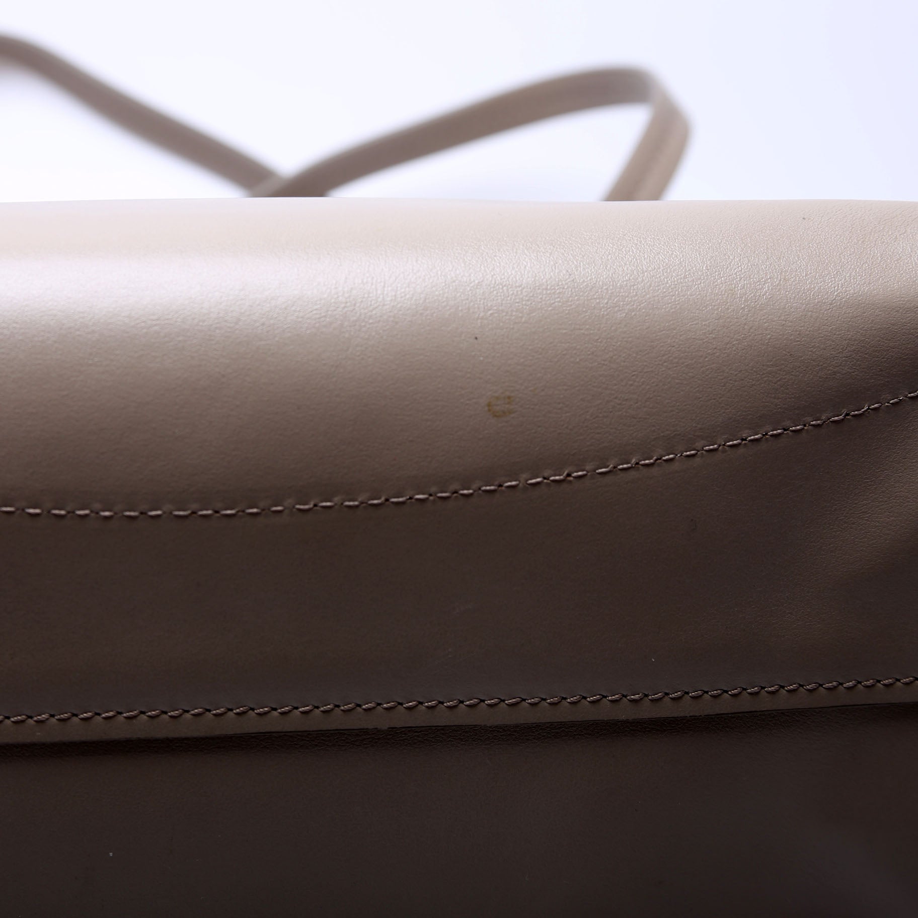 C Zipped Shopping Medium Leather Tote