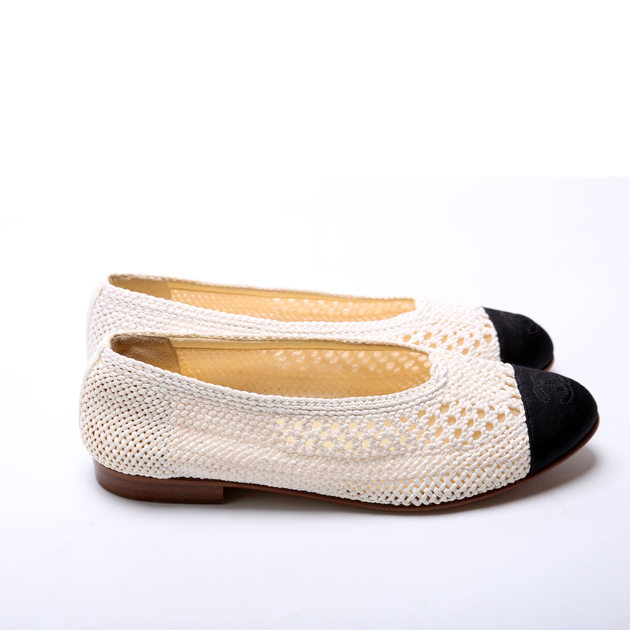 Crochet Cap Toe Ballet Flats Size 36.5 White/Black