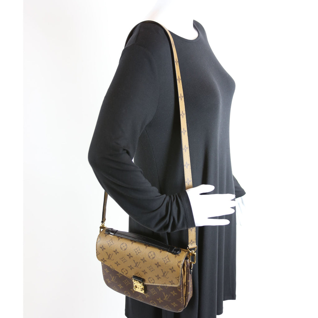 Pochette Metis Reverse Monogram
