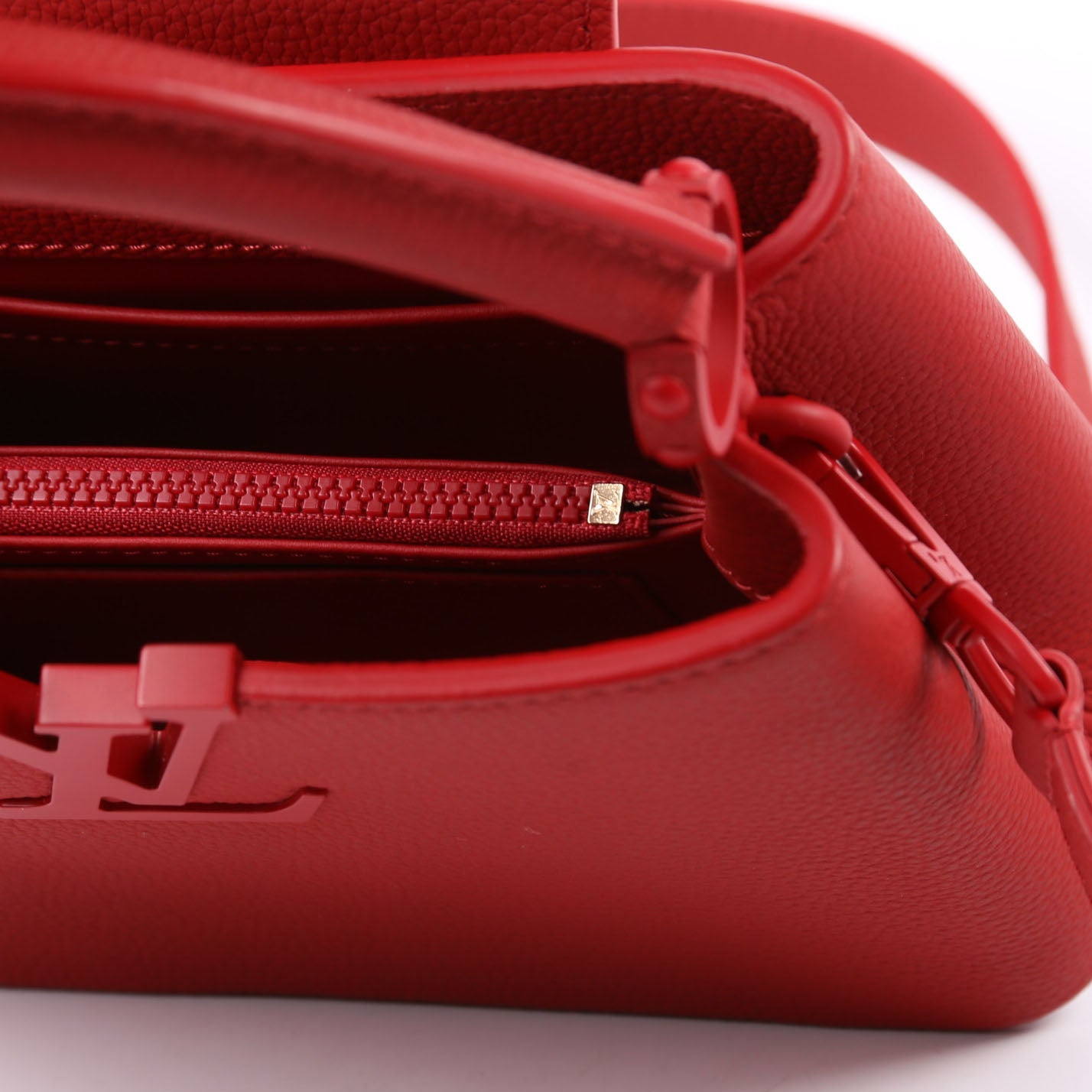 Capucines Mini Taurillon Monochrome Red