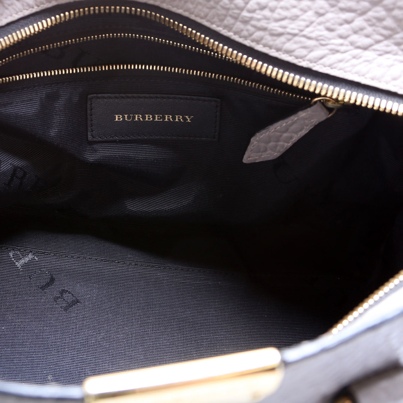 3971049 Grain Leather Clifton Tote Grey