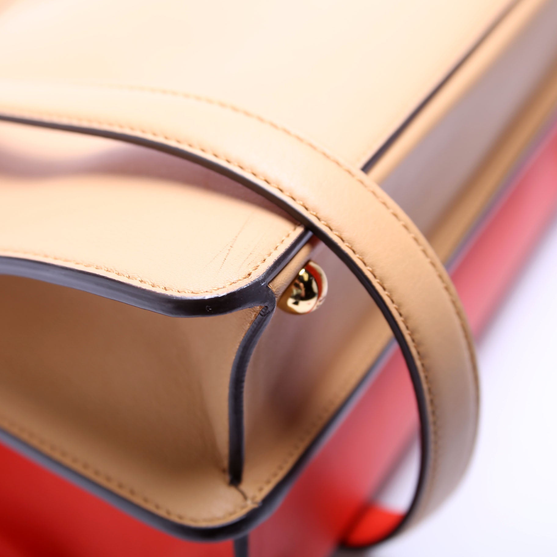 8BN321 Peekaboo ISSEU Medium Vitello Leather
