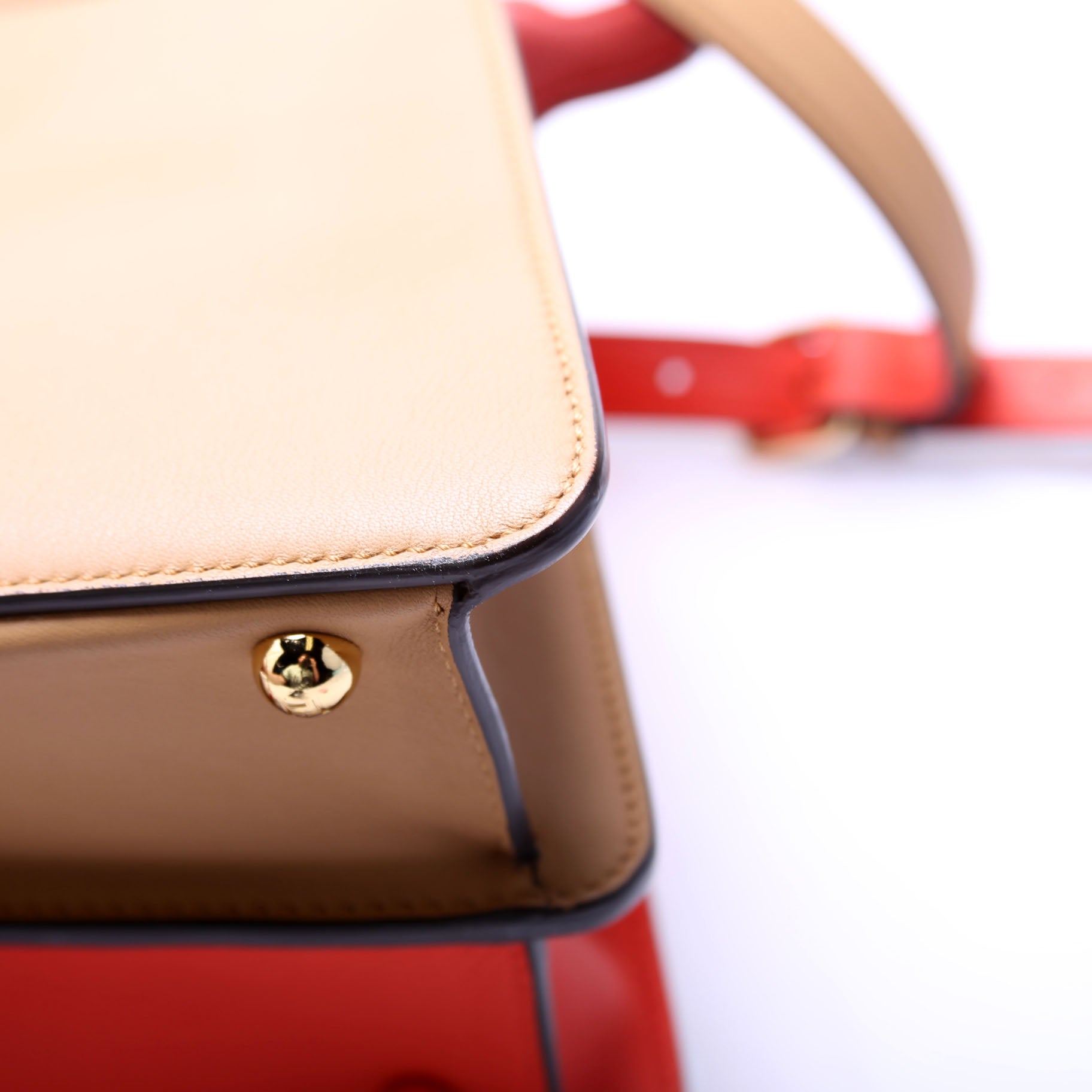 8BN321 Peekaboo ISSEU Medium Vitello Leather
