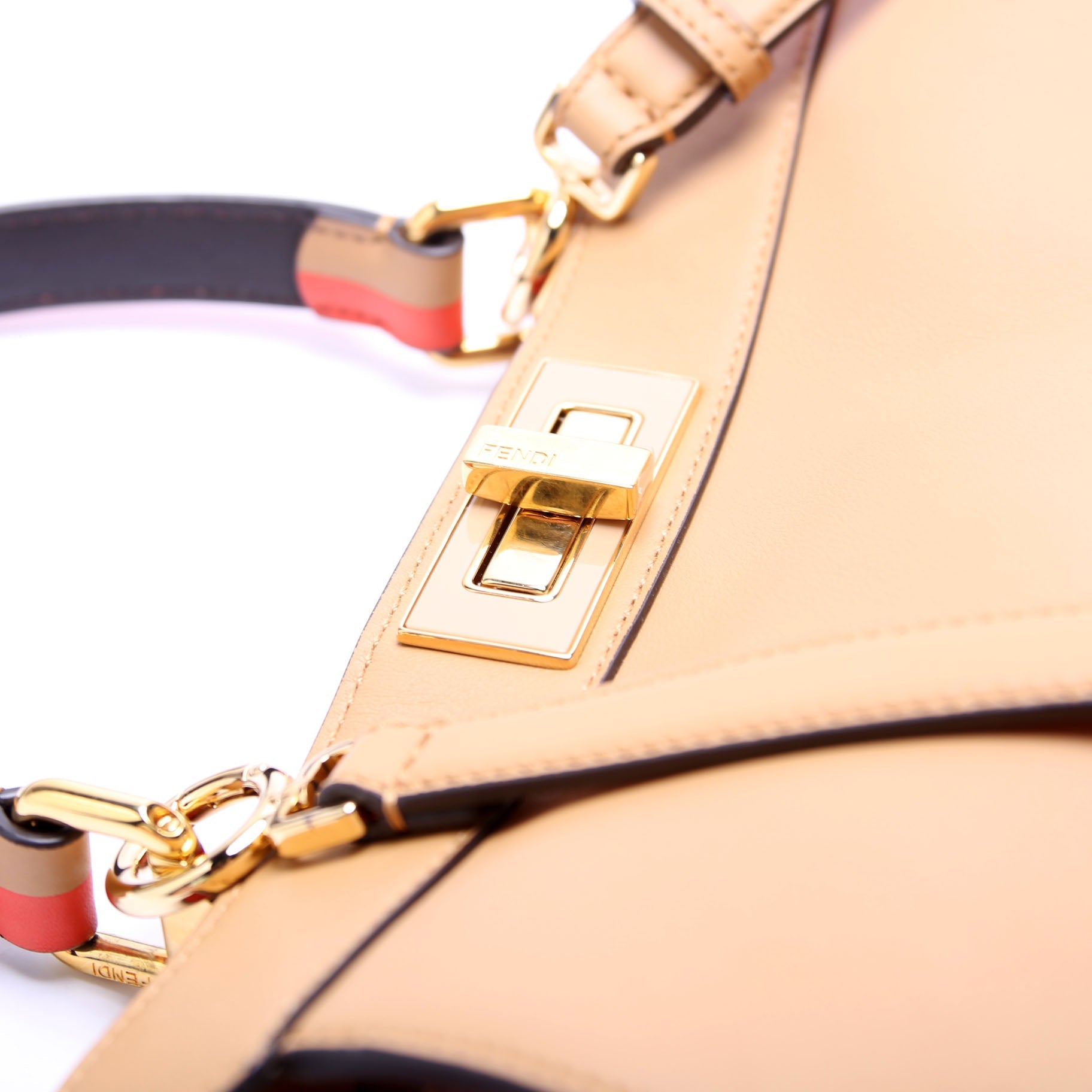 8BN321 Peekaboo ISSEU Medium Vitello Leather