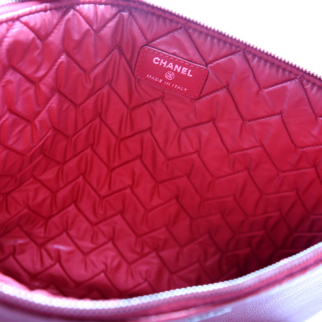 O Case Medium Caviar Chevron Red