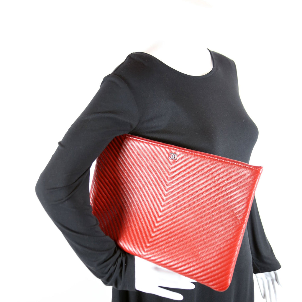 O Case Medium Caviar Chevron Red