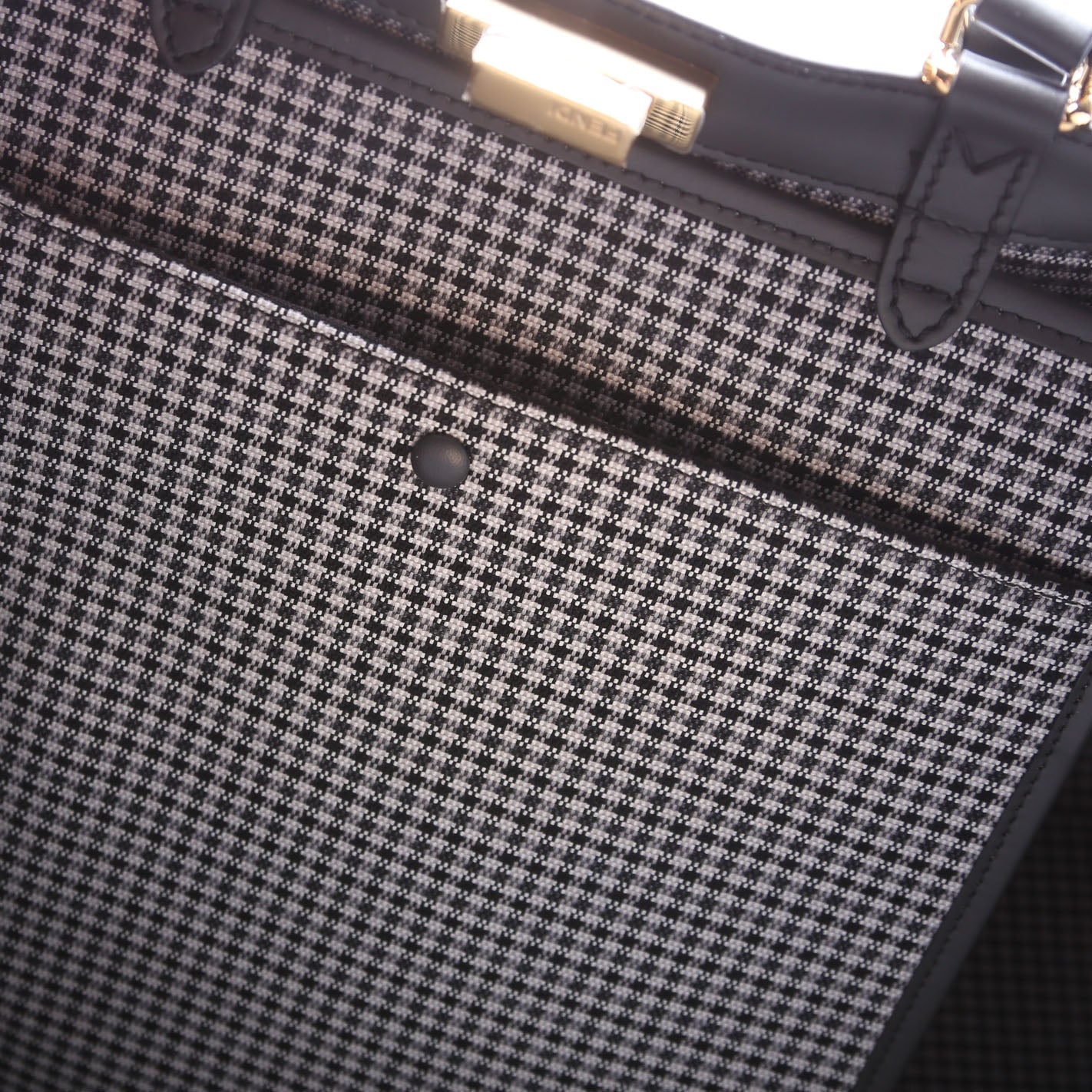 8BH374 Peekaboo FF Wool Houndstooth X-Tote Blue