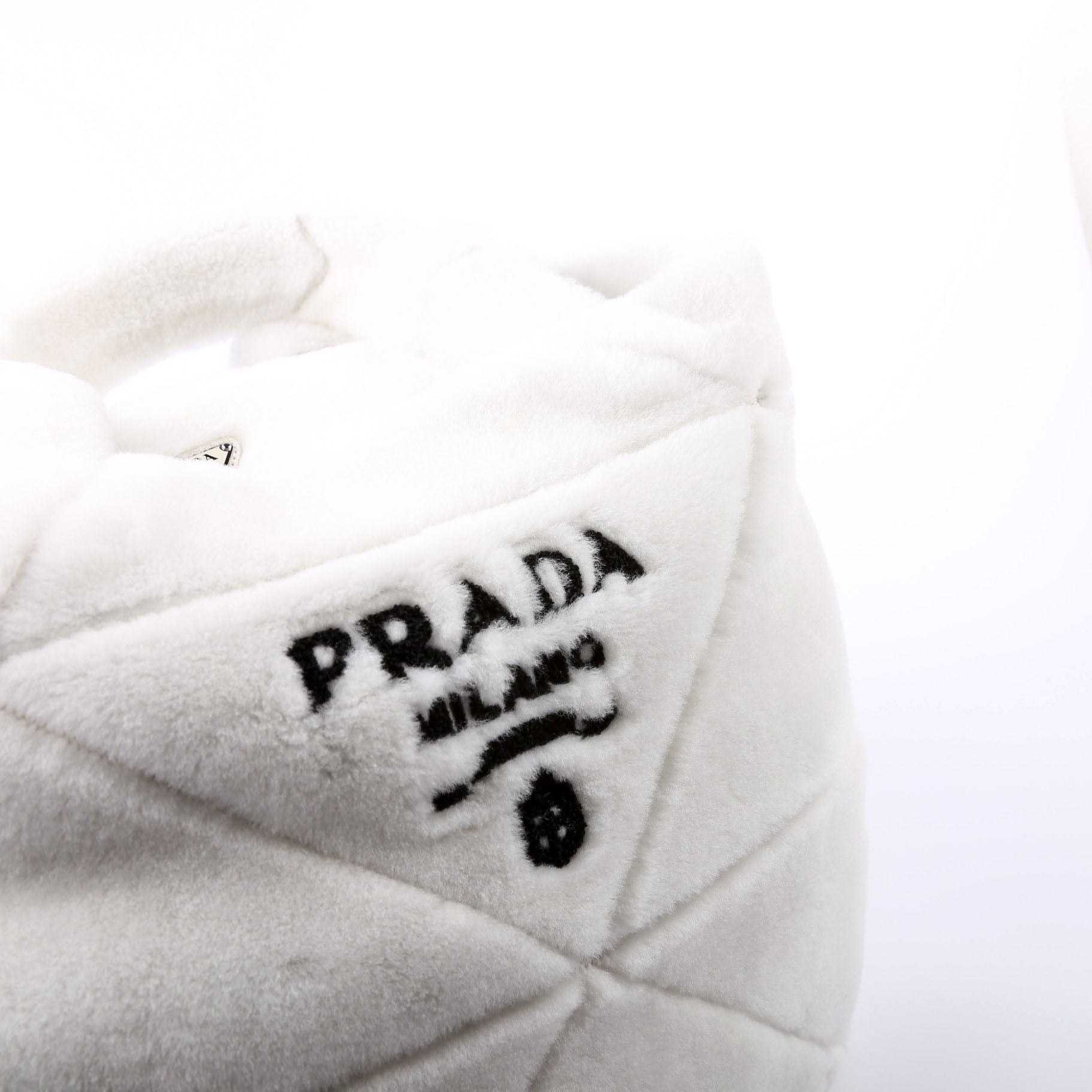 1BG427 Shearling Triangle Logo Tote White/Black