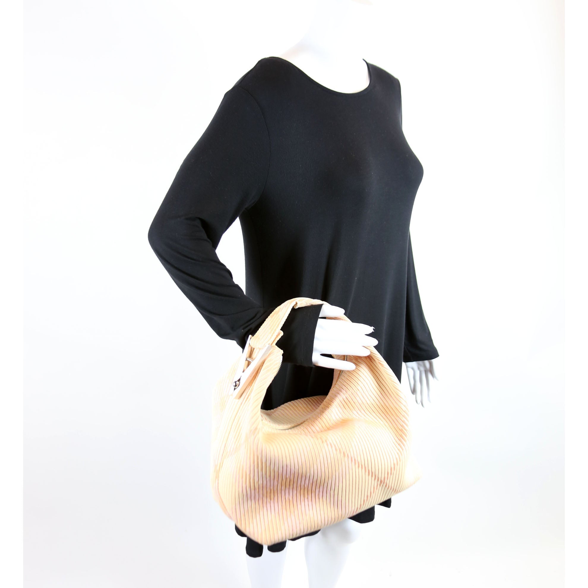 8082046 Peg Duffle Medium