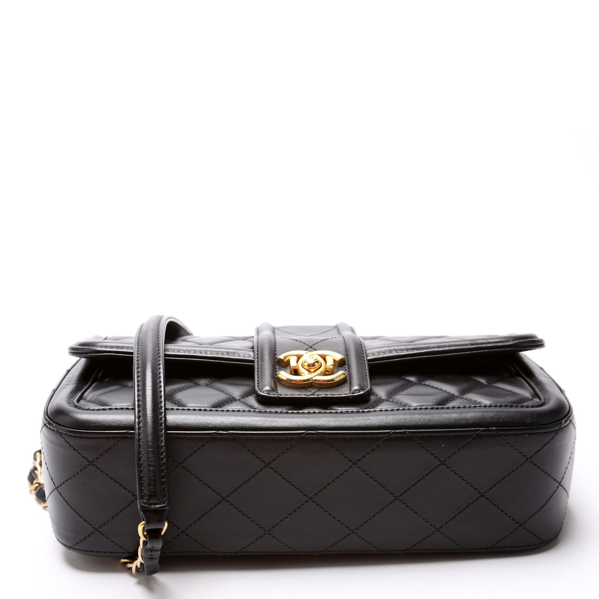 Elegant CC Medium Flap Lambskin 21M