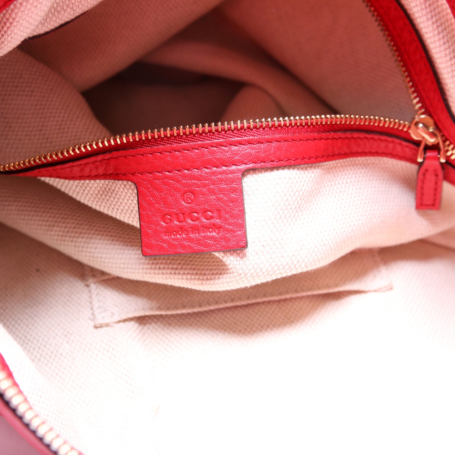 408825 Soho Shoulder Bag Red
