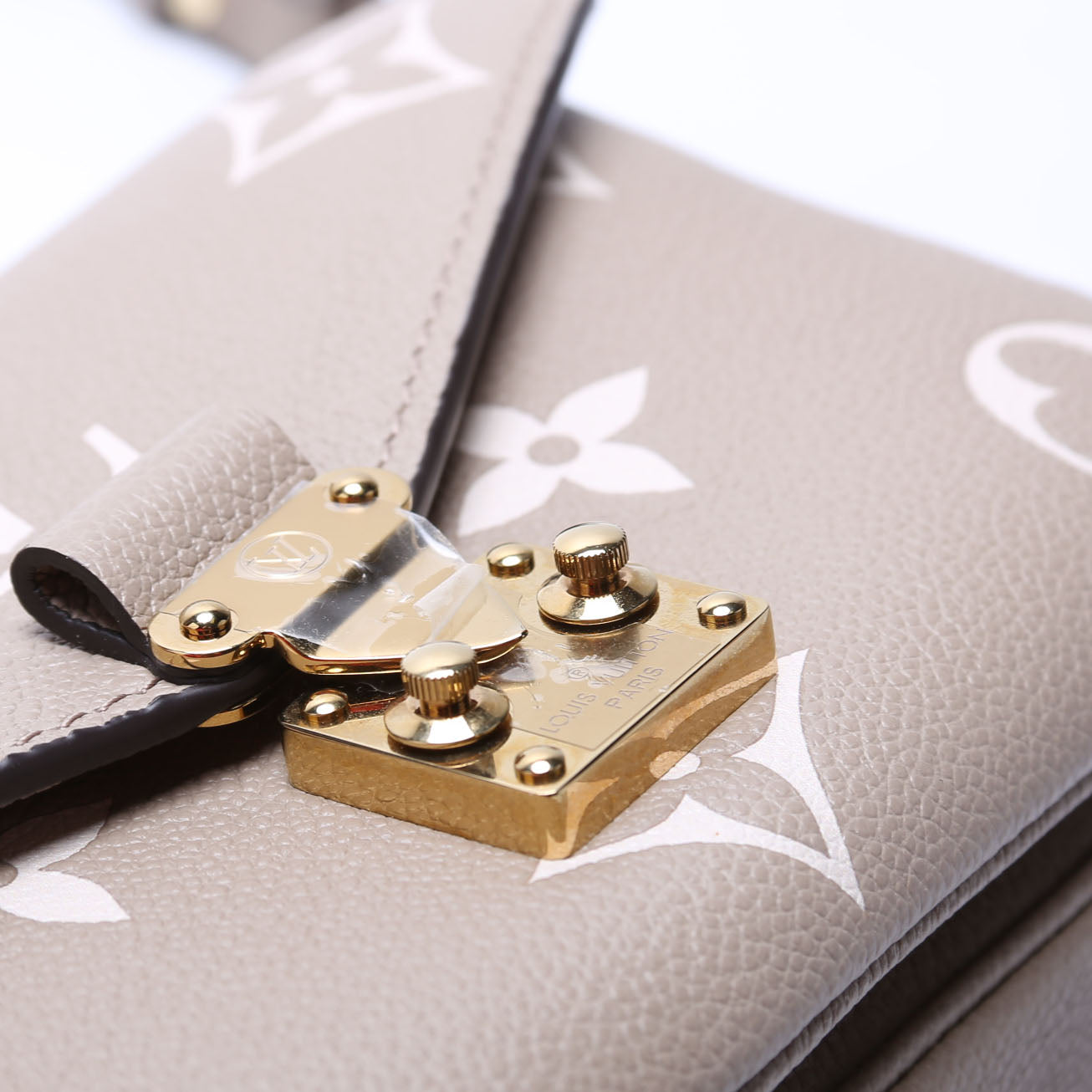 Pochette Metis East West Bicolor Empreinte Taupe