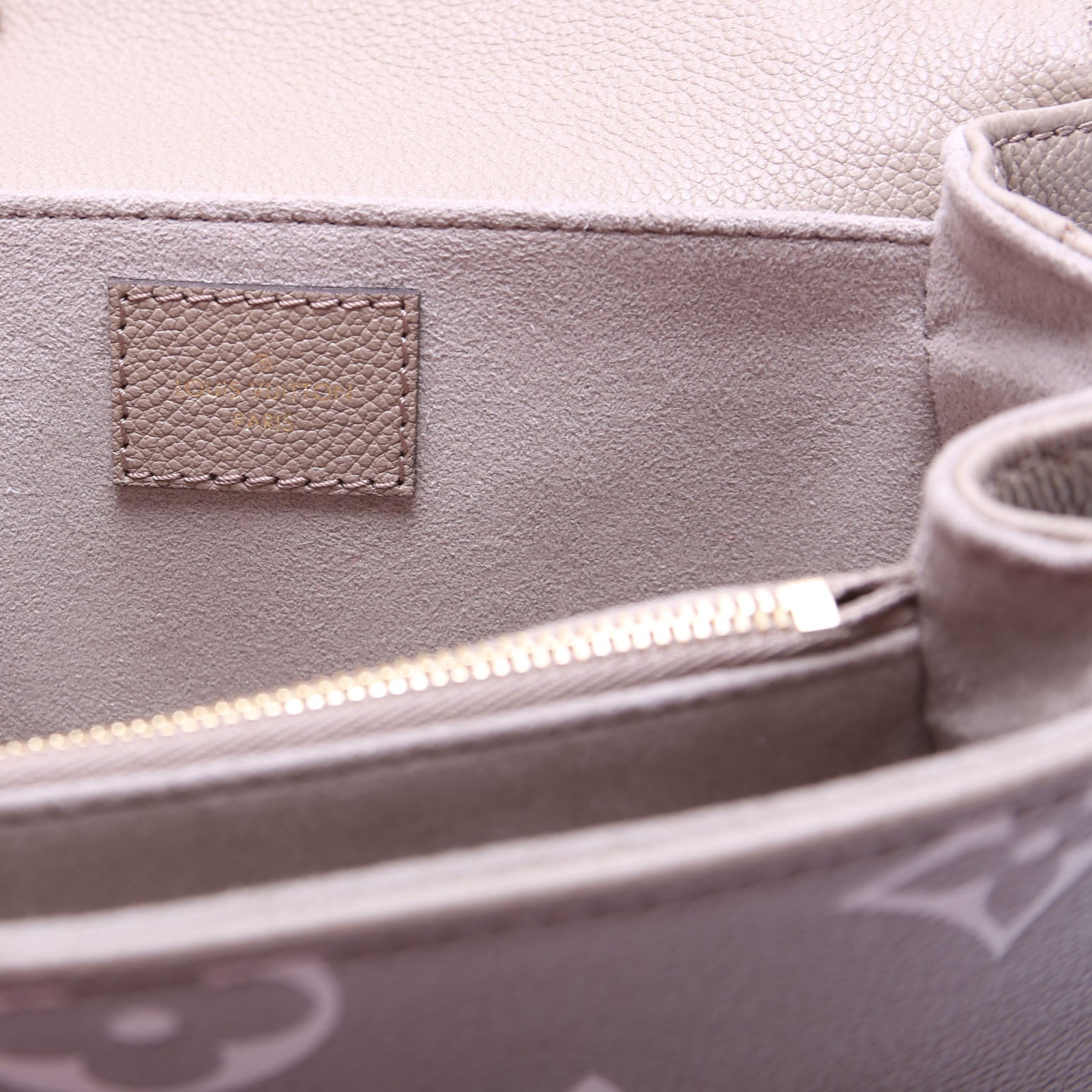 Pochette Metis East West Bicolor Empreinte Taupe