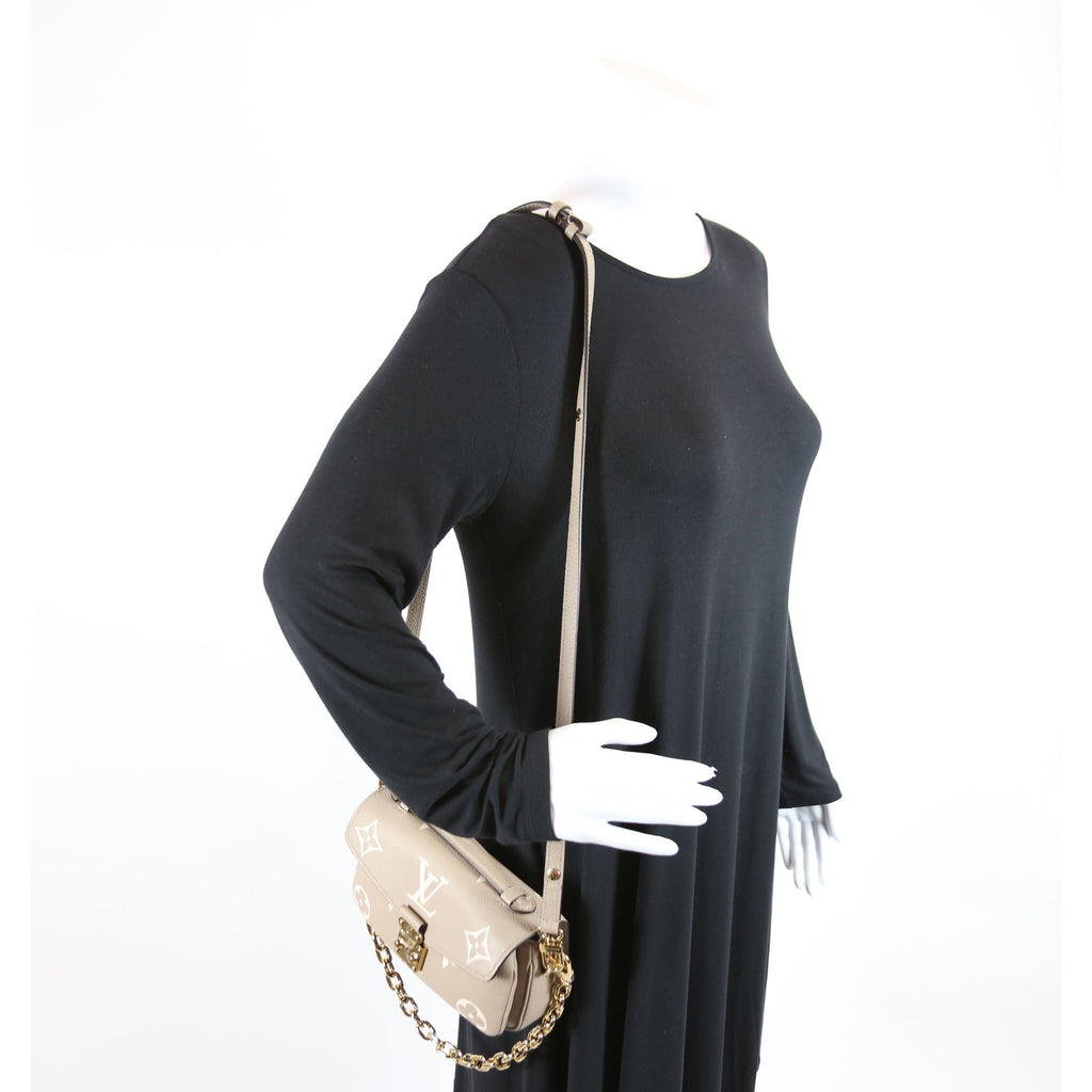 Pochette Metis East West Bicolor Empreinte Taupe