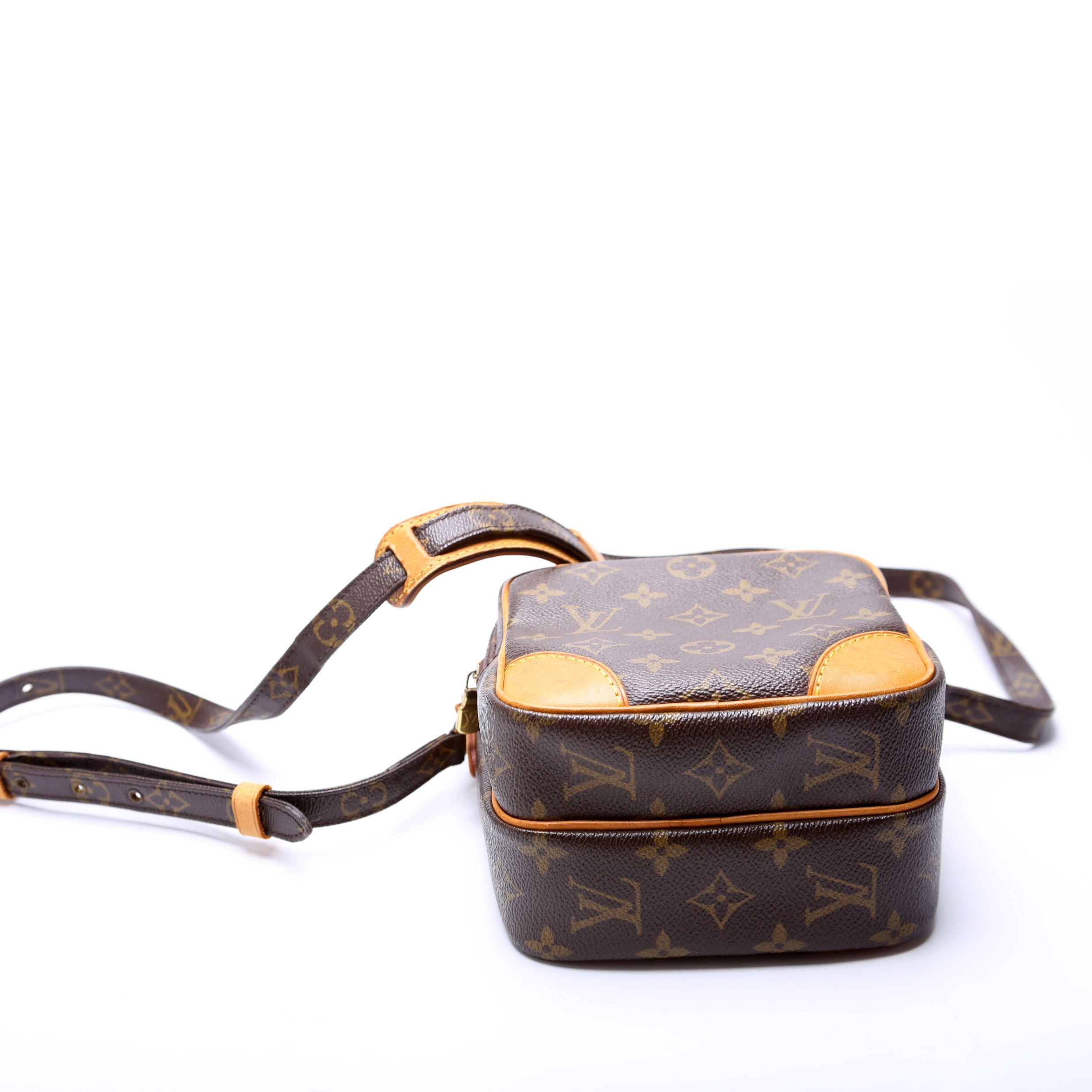 Amazone Monogram