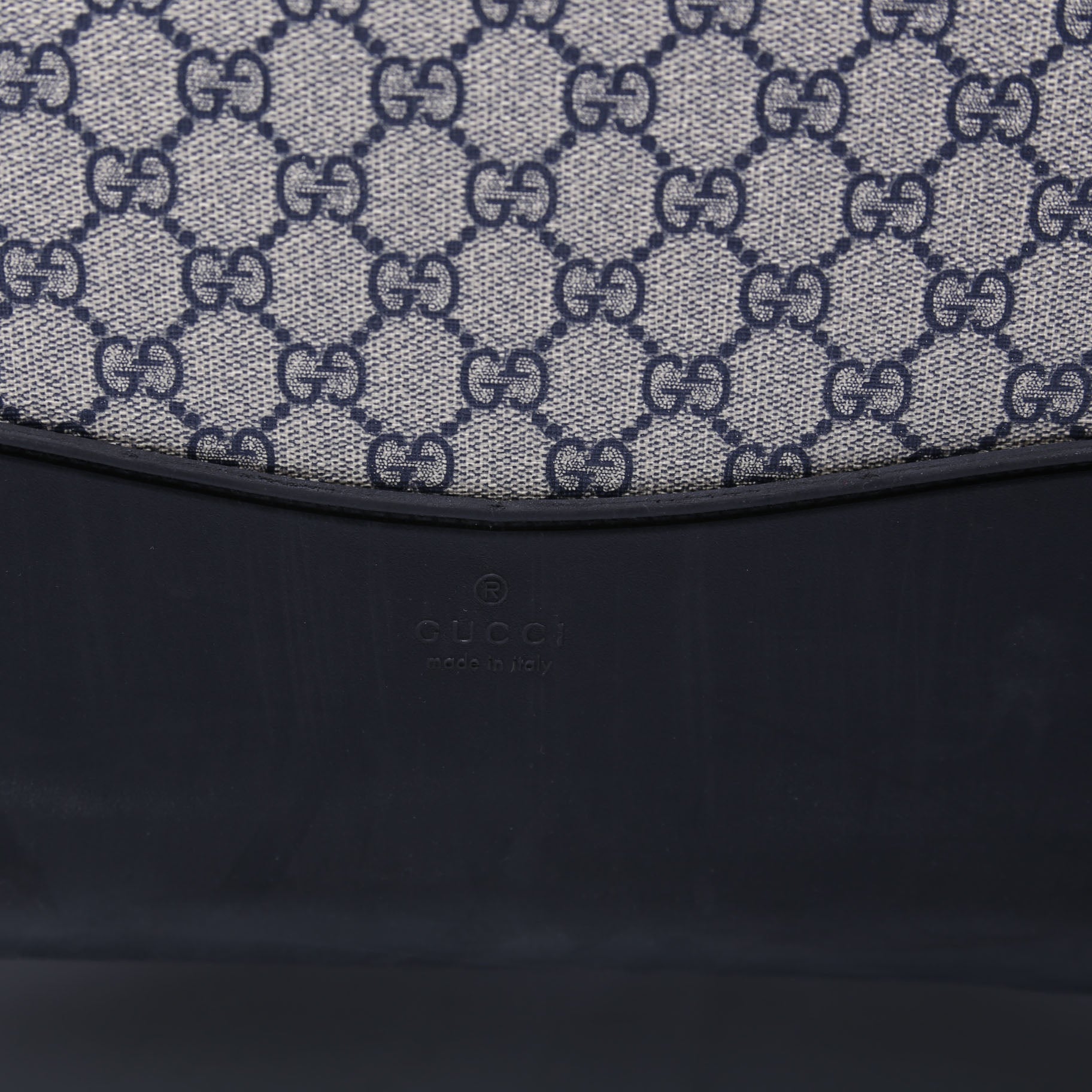 Gucci 693574 GG Supreme Large Savoy Trolley