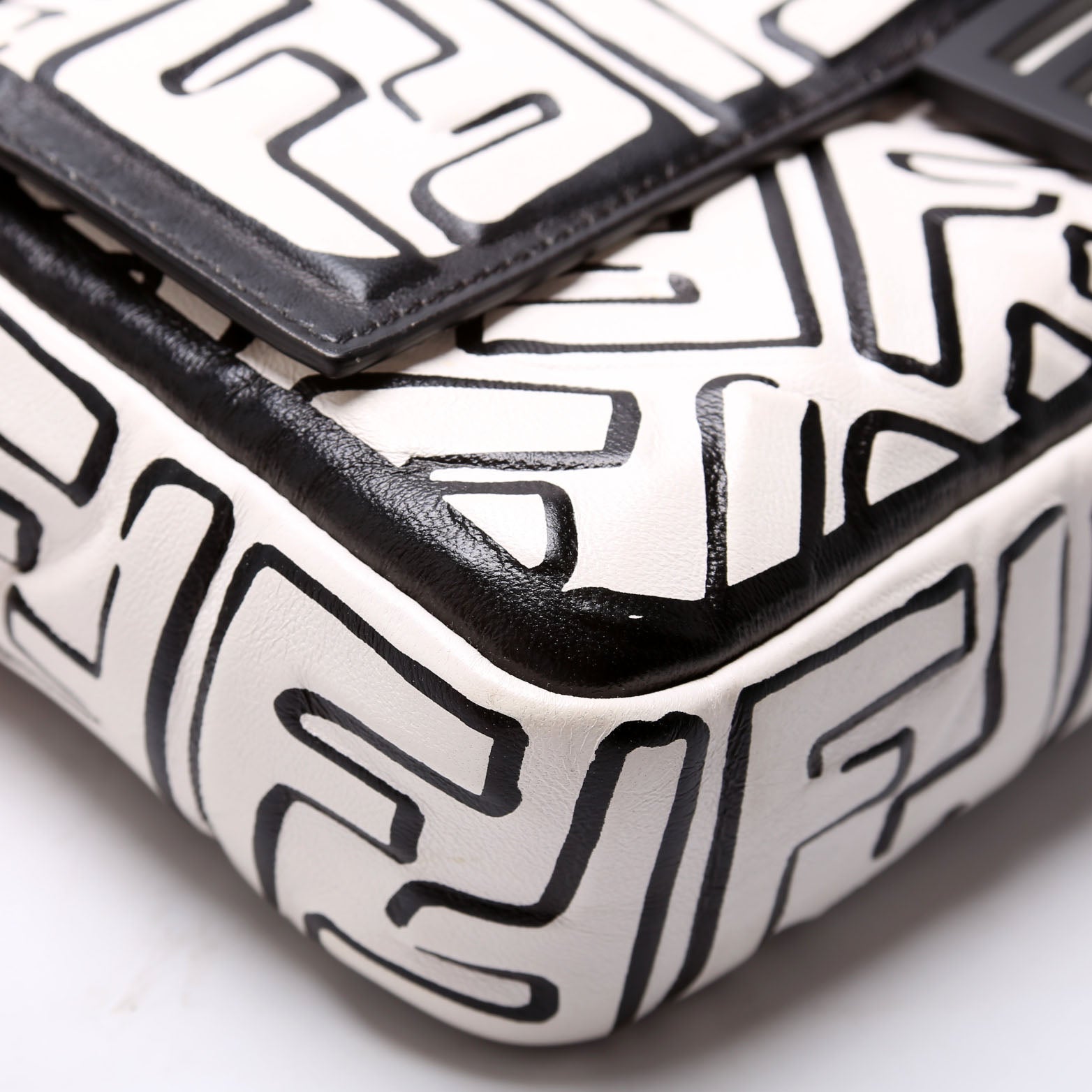 8BR600 X Joshua Vides Baguette Black/White