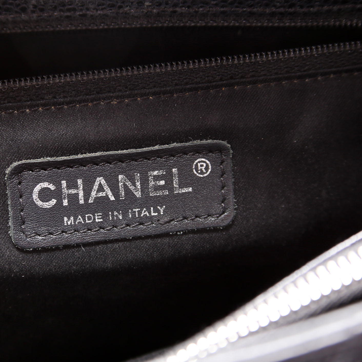 Grand Shopping Tote Caviar Black