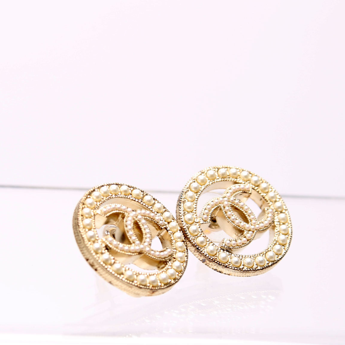 CC Pearl Circle Stud Earrings Gold/Pearl