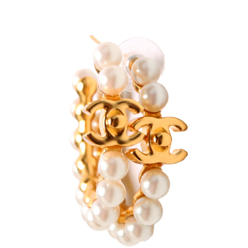 CC Turnlock Pearl Hoop Earrings Gold/Pearl
