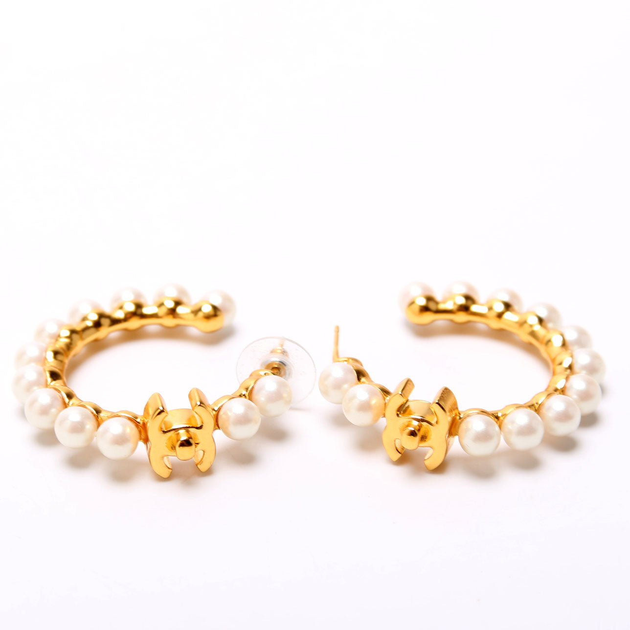 CC Turnlock Pearl Hoop Earrings Gold/Pearl