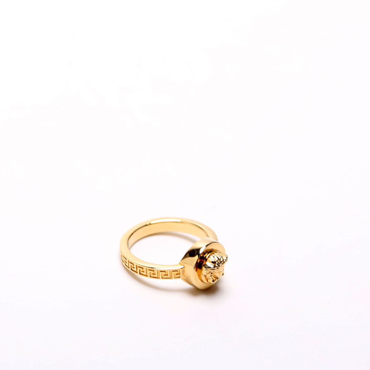 Medusa Circle Ring Size 7.5 Gold