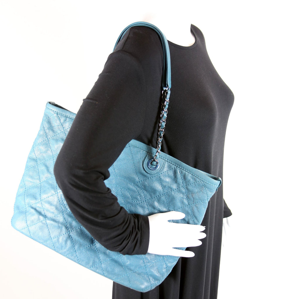 CC Shopping Tote W/ Pouch Quilted Caviar 20M