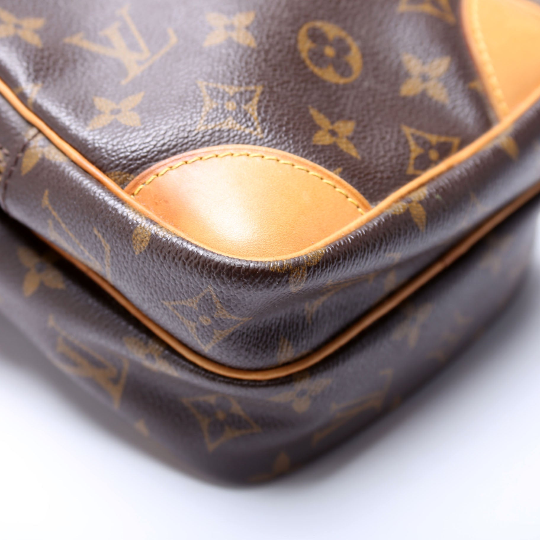 Amazone Monogram