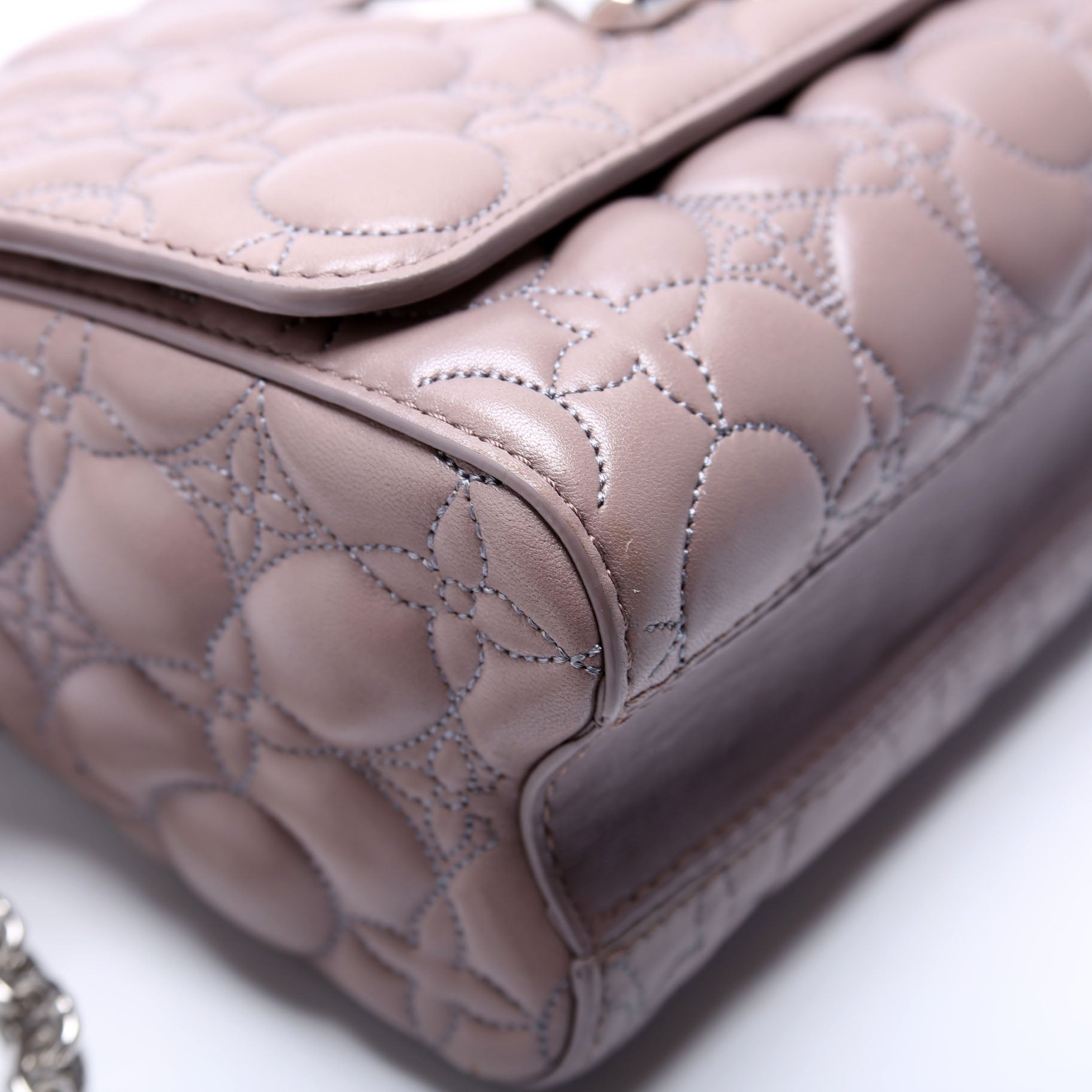 Twist MM Malletage Flower Lambskin Taupe