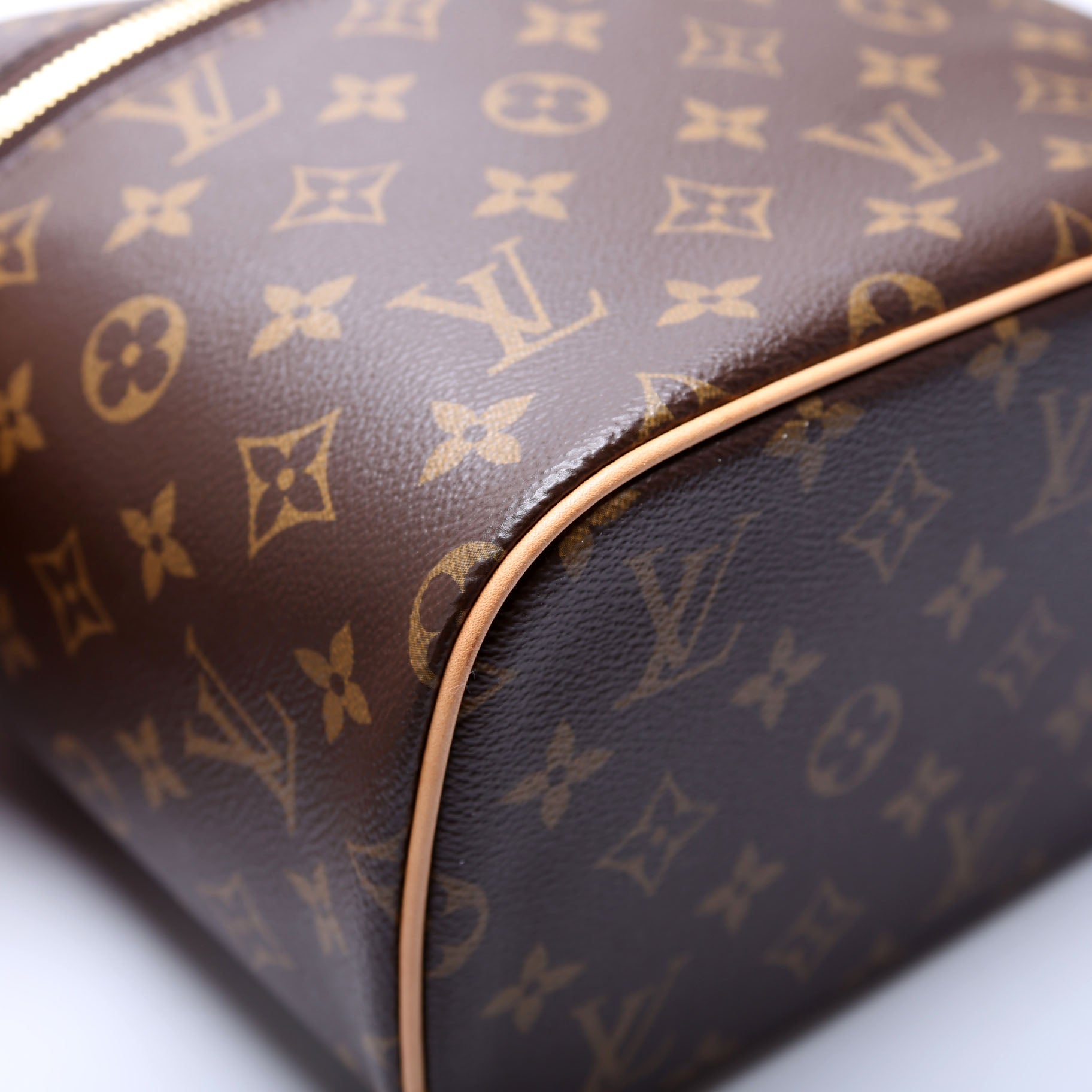 Nice BB Cosmetic Monogram