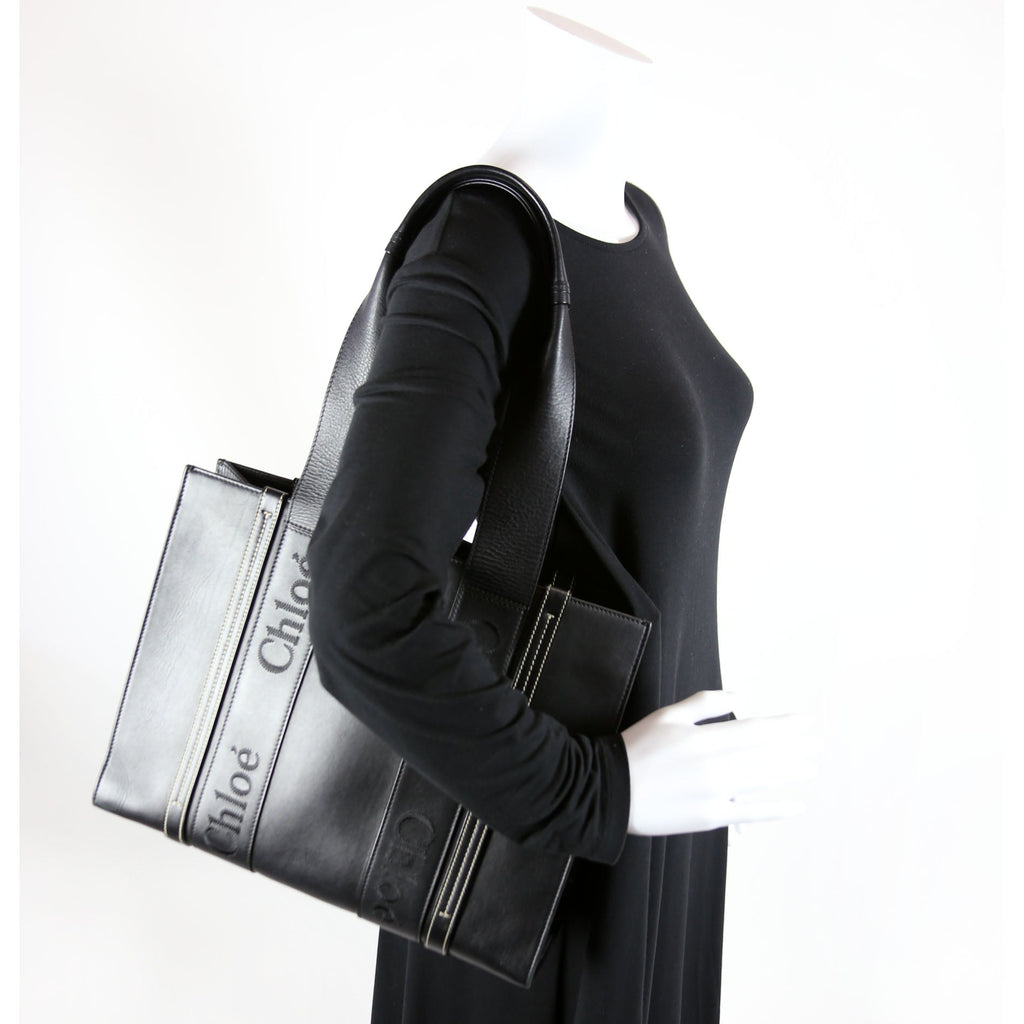 Woody Medium Leather Tote Black