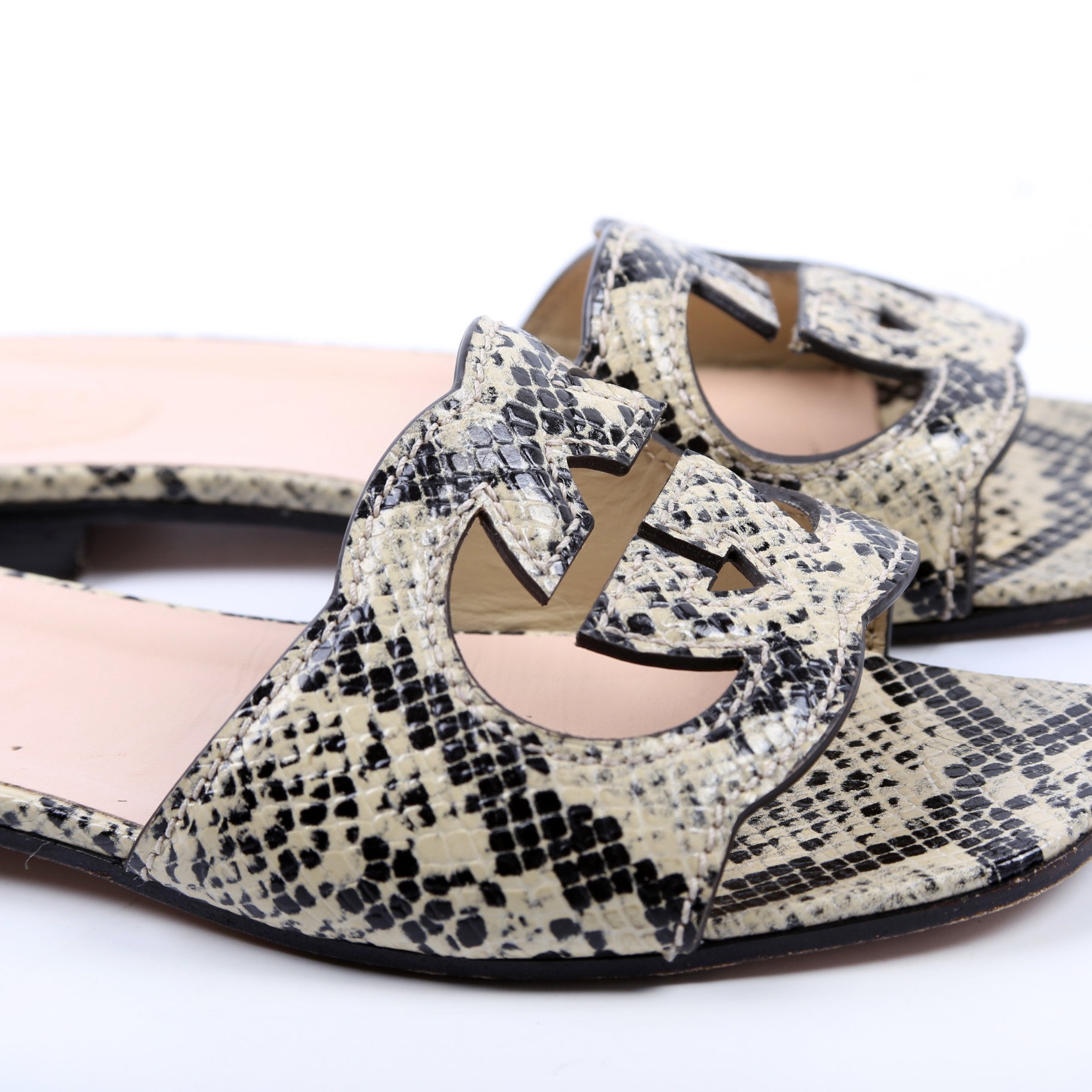 Python Interlocking G Flats Size 37 Beige/Black