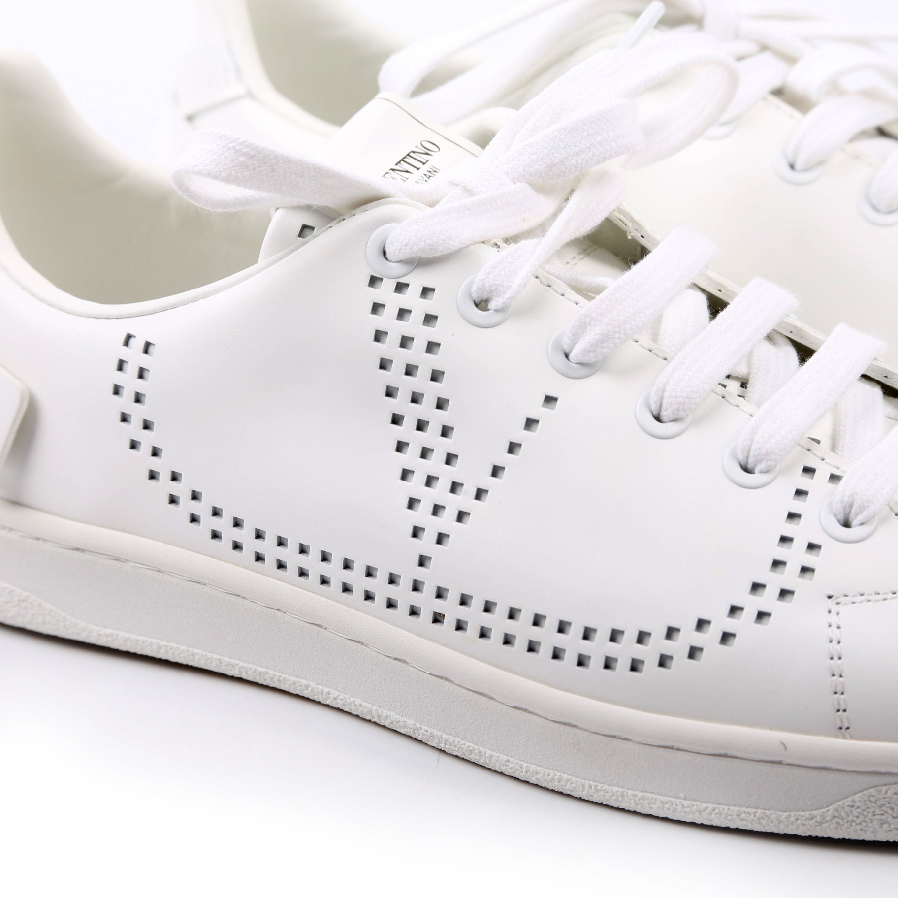 Backnet V Logo Sneakers Size 38 White