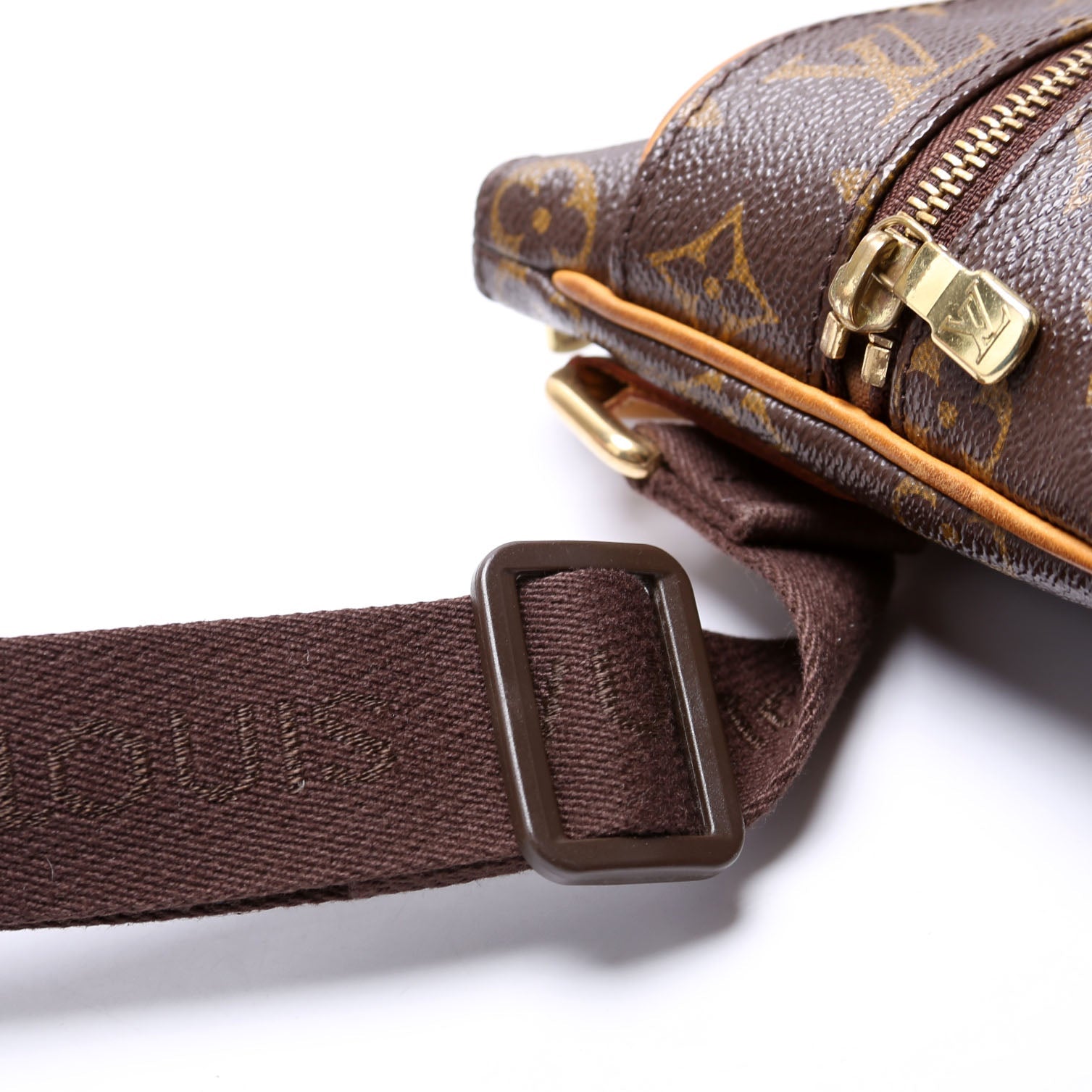 Pochette Valmy Monogram