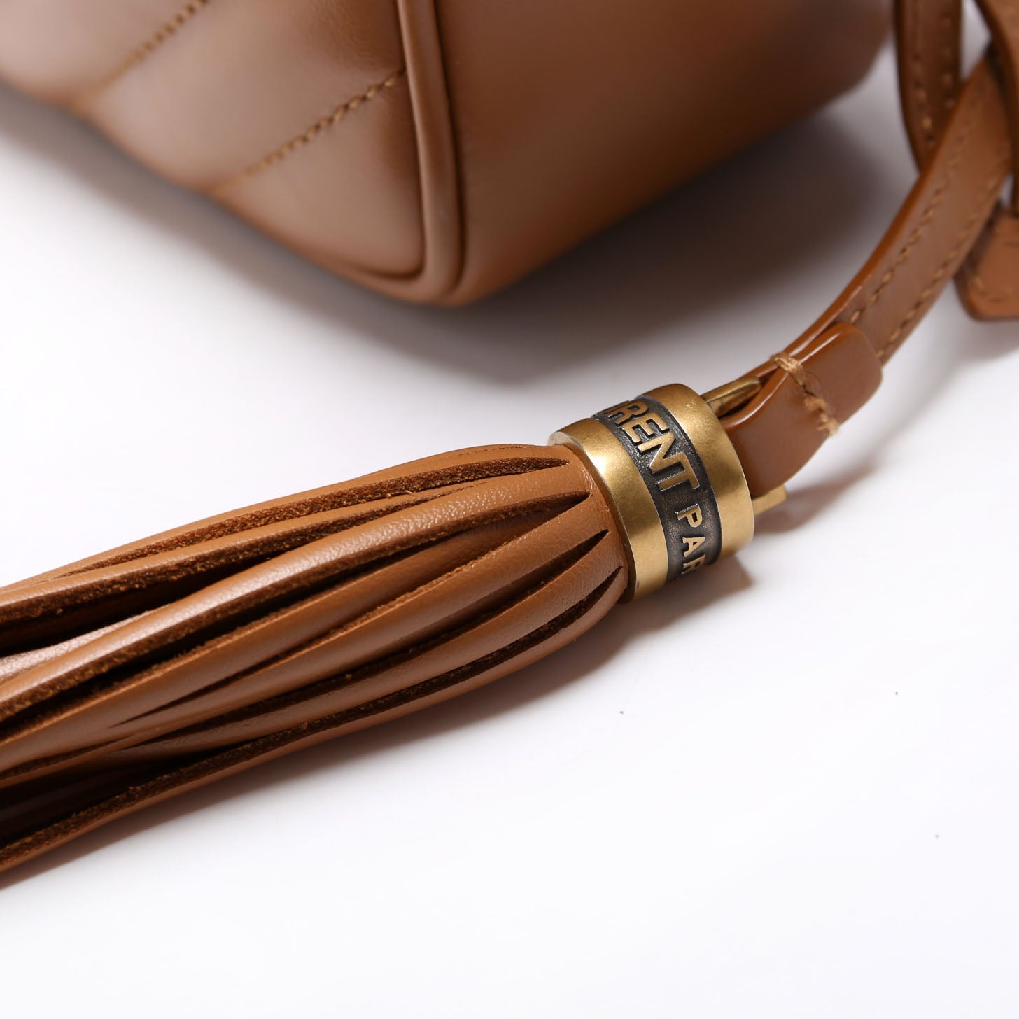 Lou Camera Bag Chevron Nude/Gold