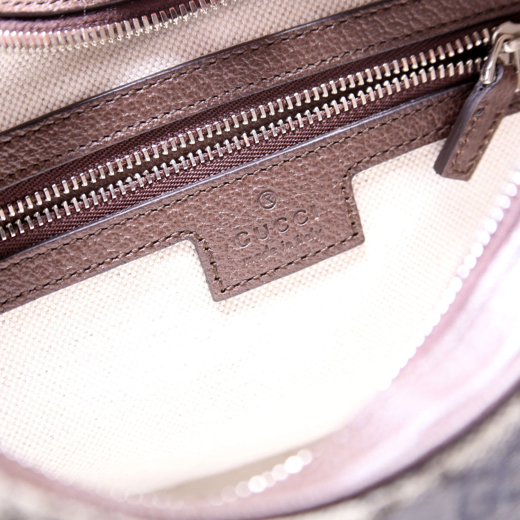 702823 Attache GG Supreme Shoulder Bag Medium