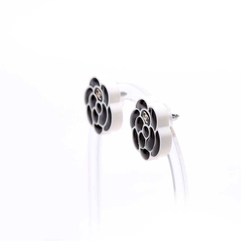 Camellia Flower Resin Earrings Black/White