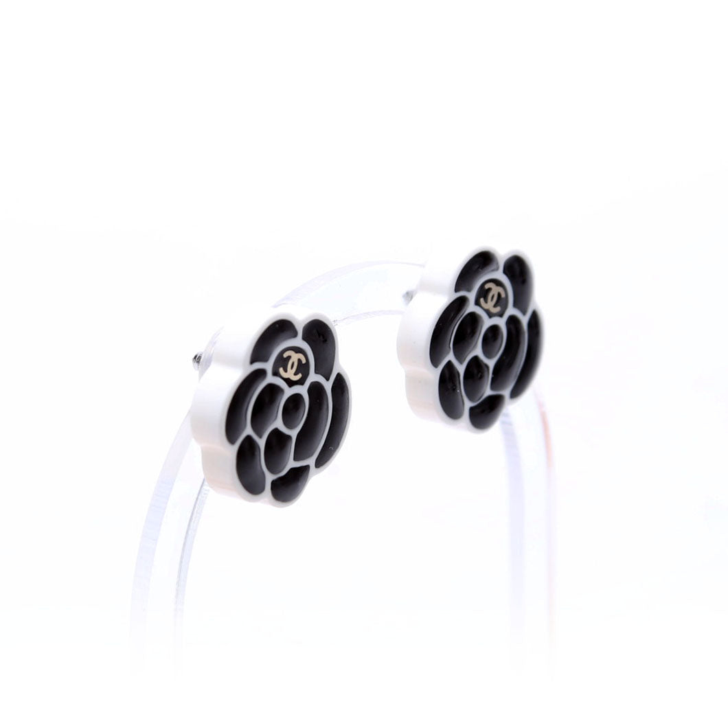Camellia Flower Resin Earrings Black/White