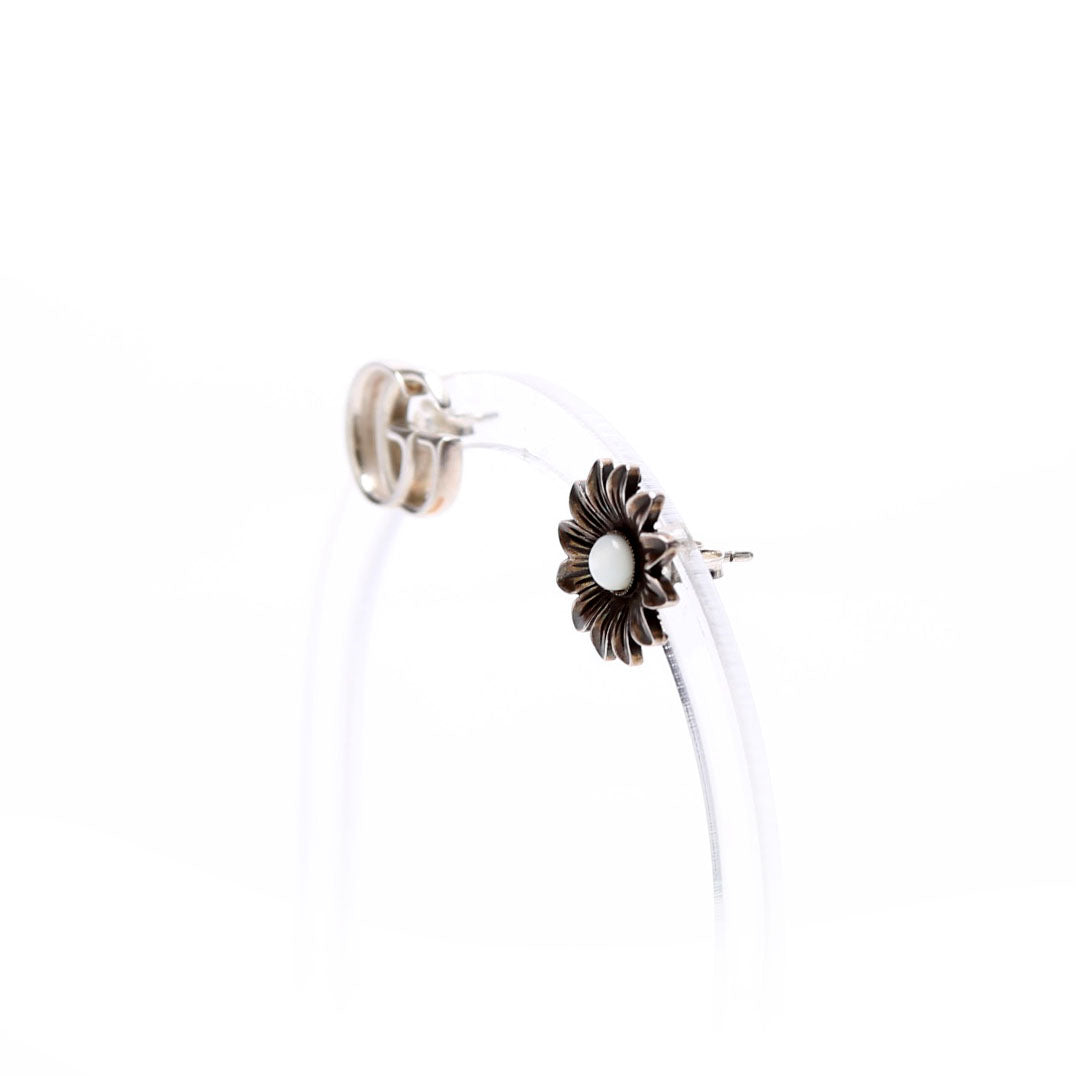 GG Mother Of Pearl Flower Stud 925 Earrings Silver