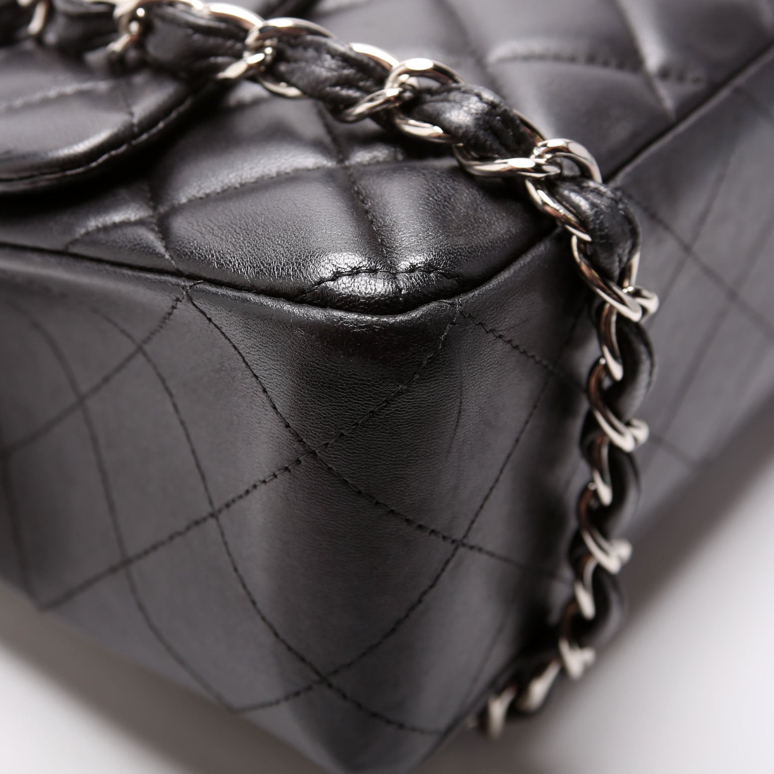 Classic Flap Jumbo Lambskin 14-16M Black