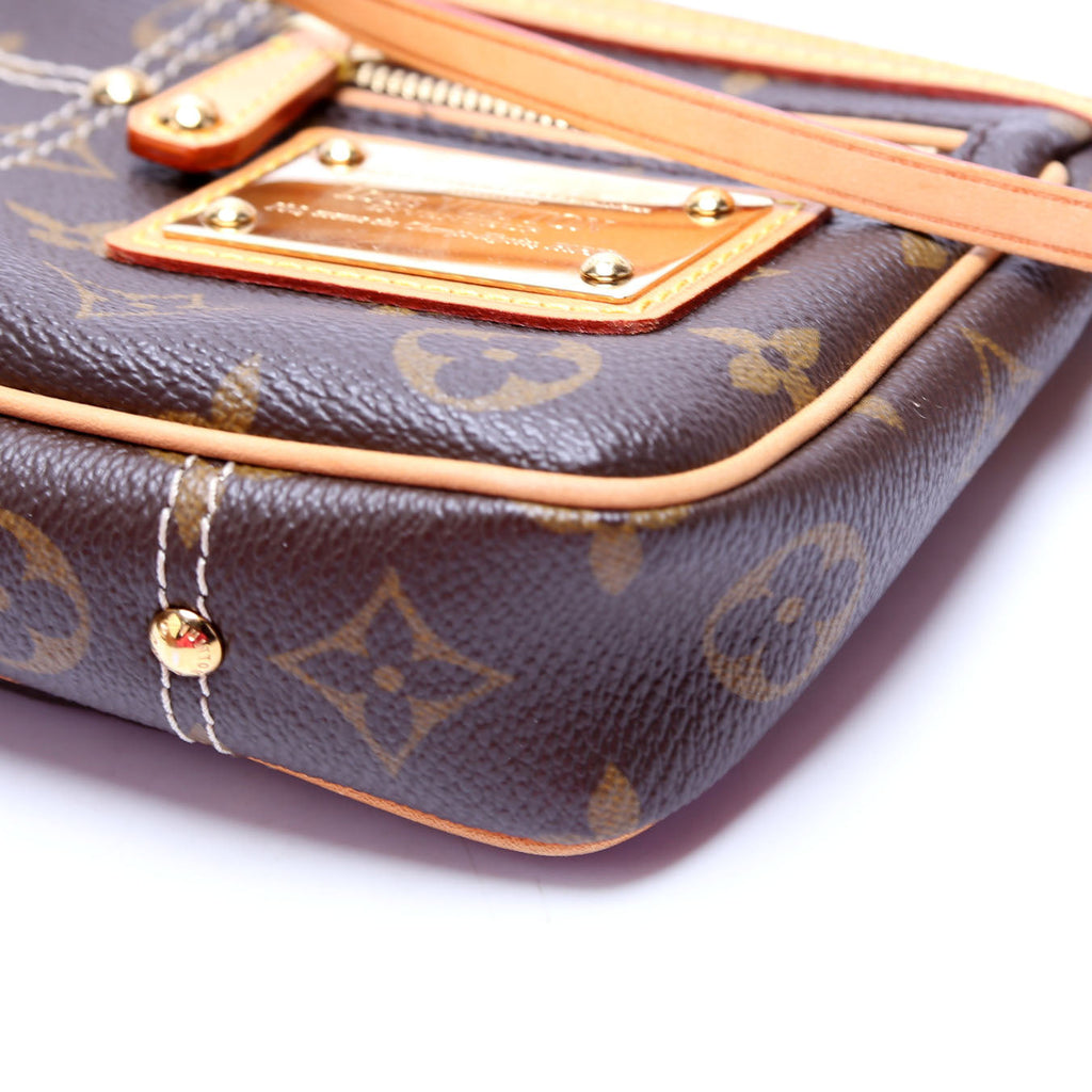Riveting Pochette Access Monogram